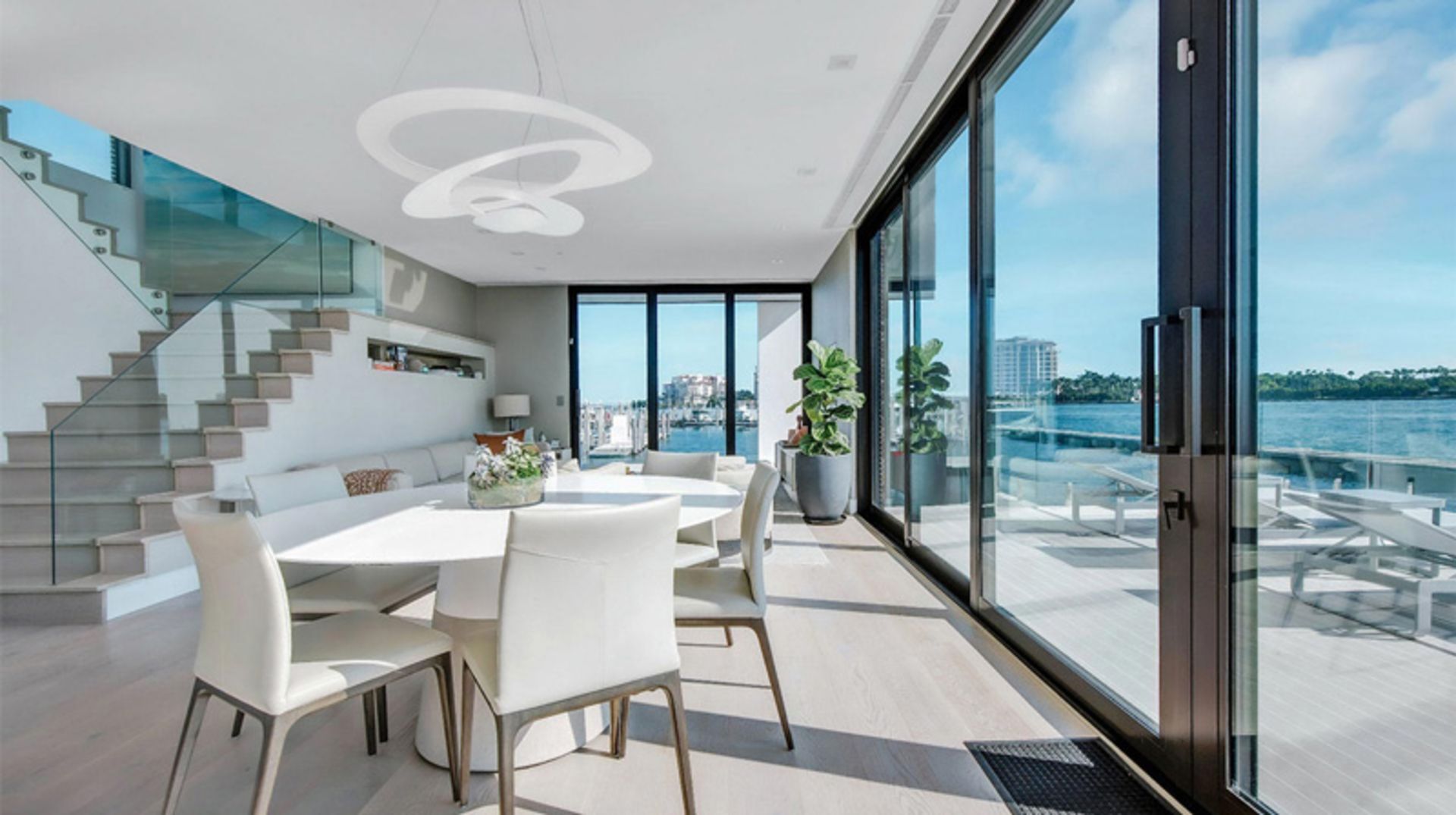 تراس ویلای شناور آرکوپ ۷۵