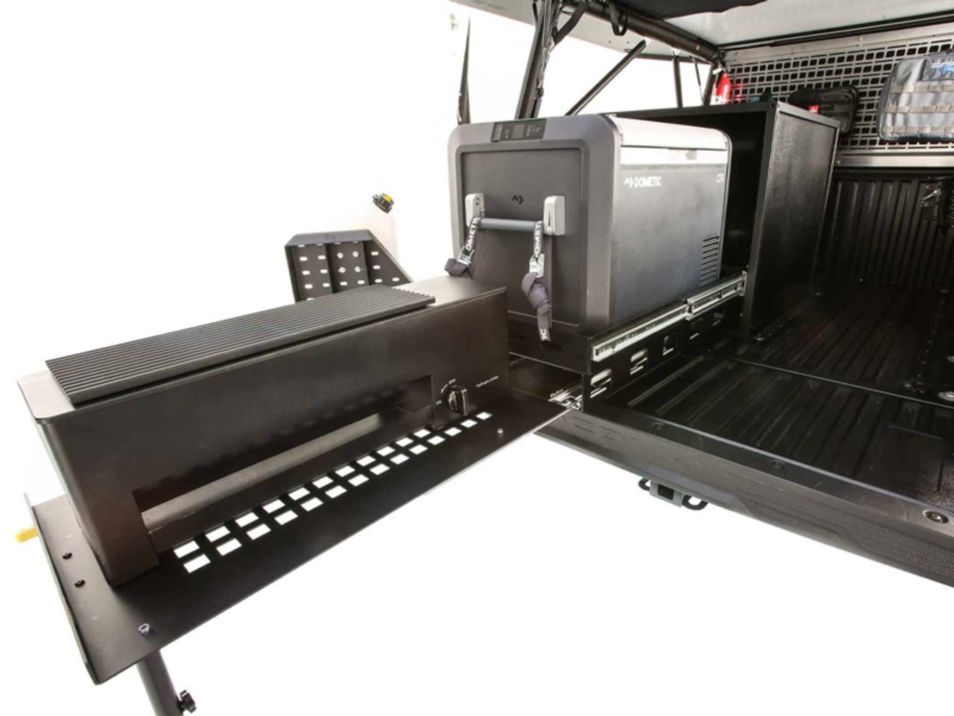 اجاق گریل در خودروی مفهومی تاکوما از کمپانی تویوتا