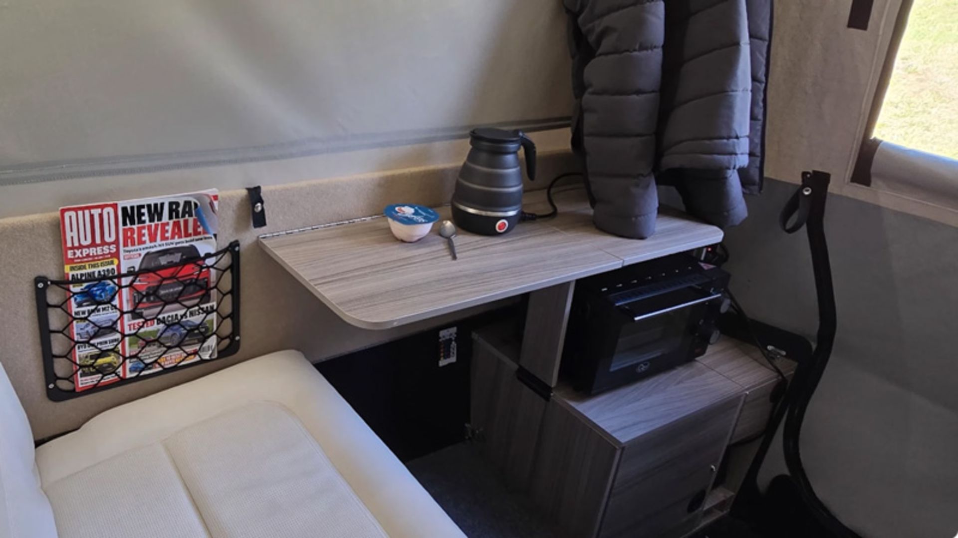 فضای آشپزخانه در کمپر تسلا