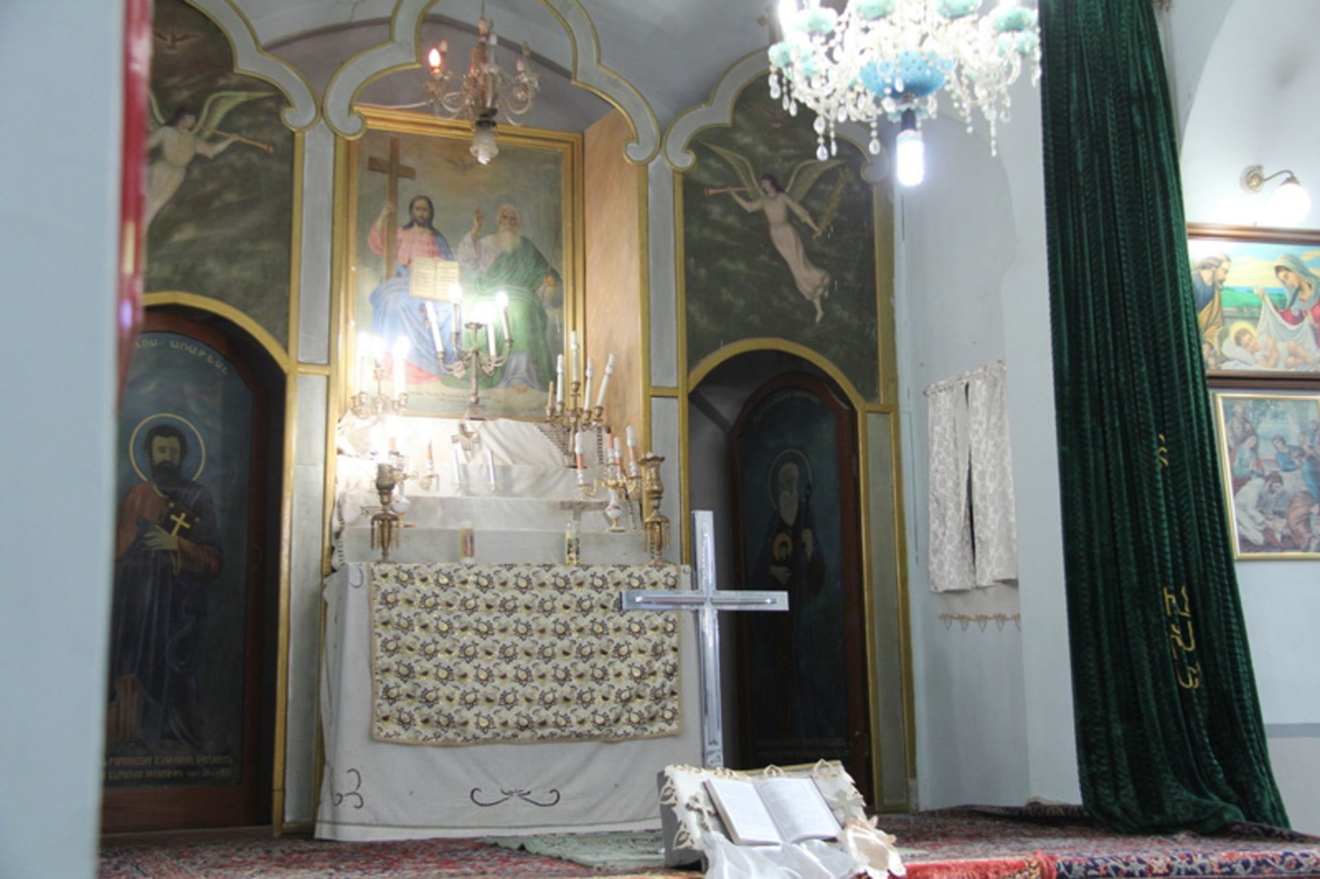 محراب کلیسای رفیعی قزوین