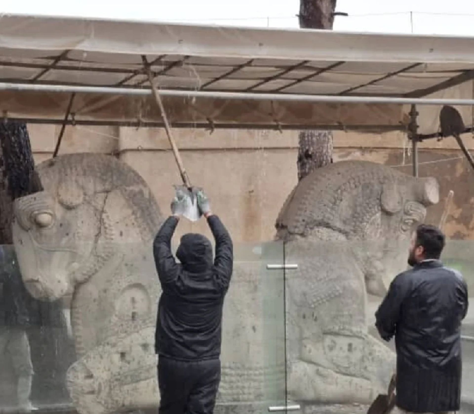 اقدامات محافظتی از تخت جمشید