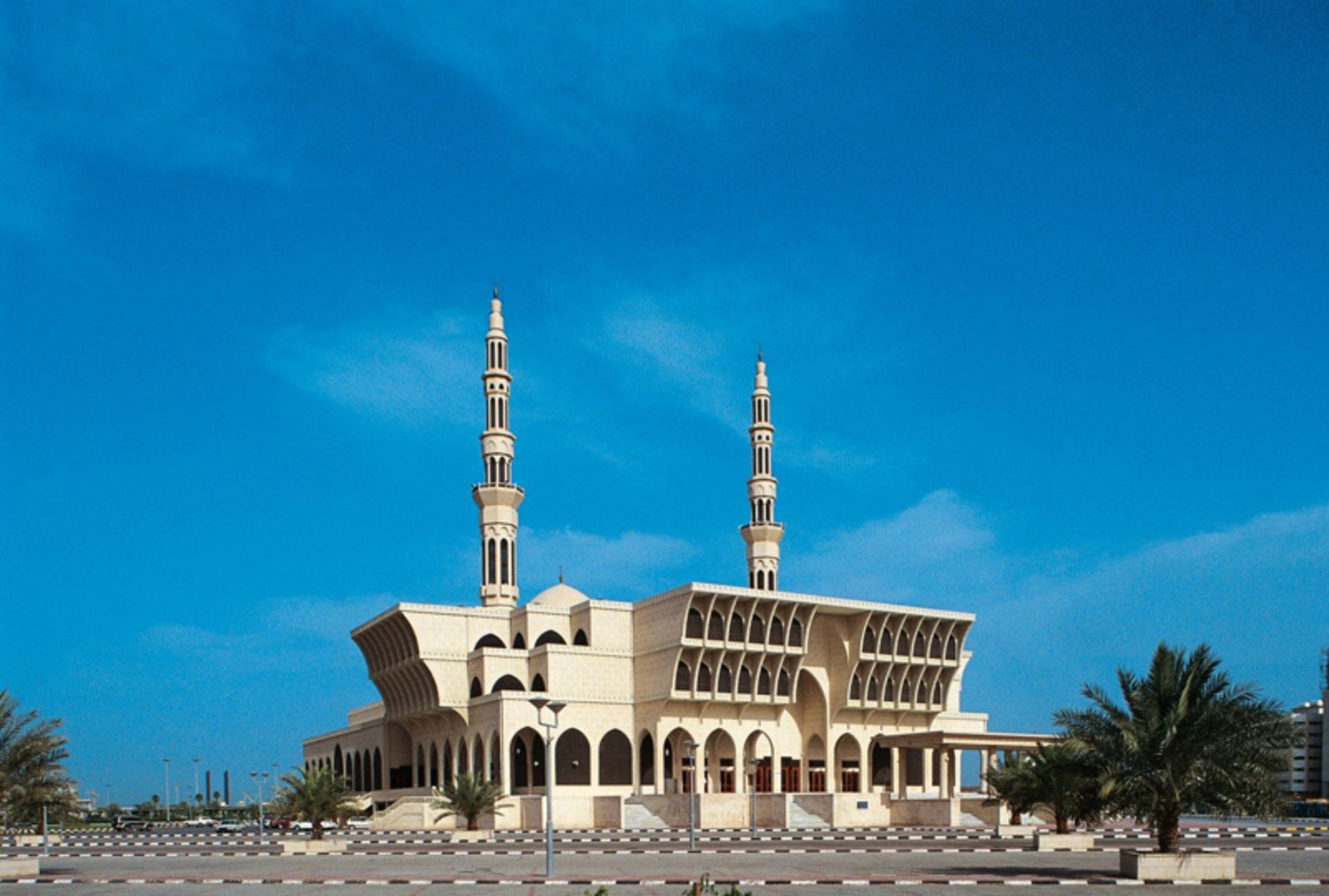 معماری نمای بیرونی مسجد ملک فیصل امارات