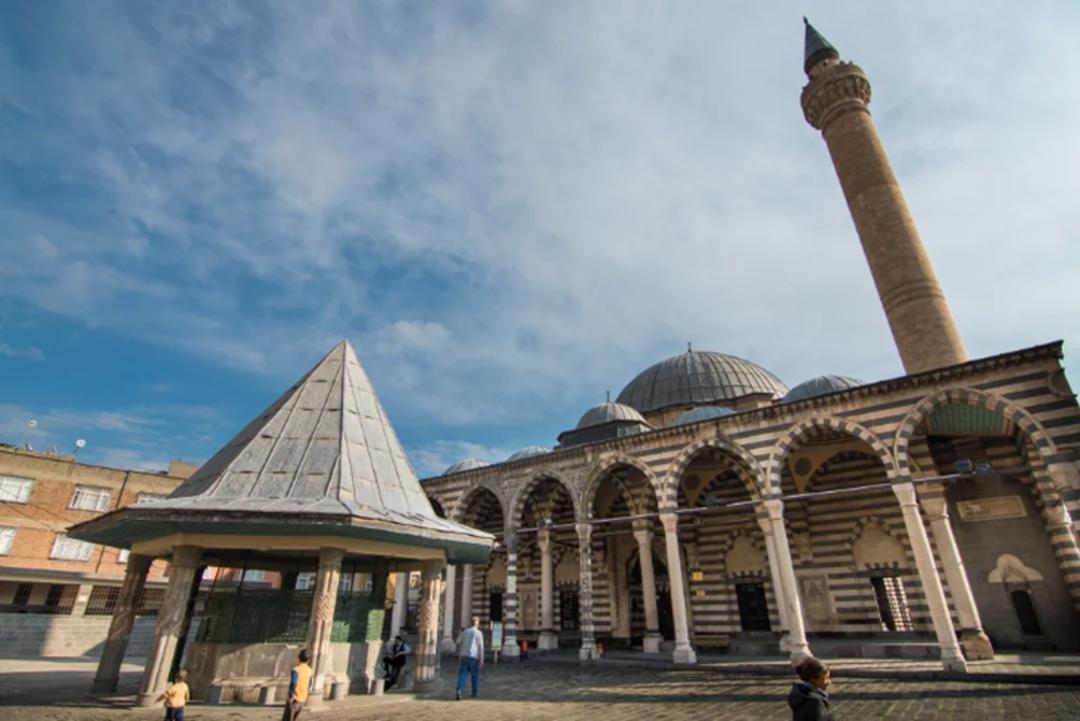 محوطه و وضوخانه مسجد بهرام پاشا