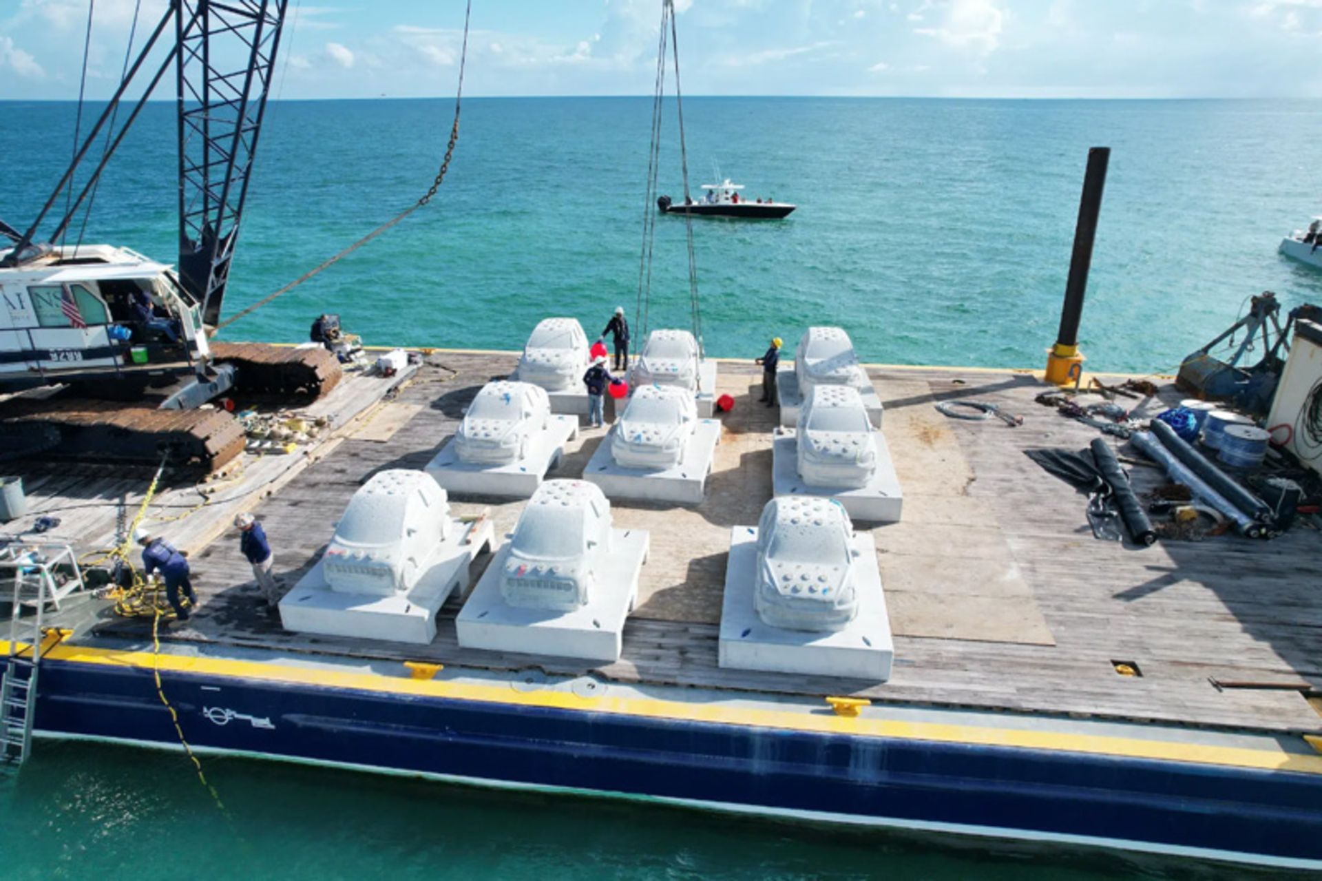 مجسمه خودروهای پروژه مرجان بتنی