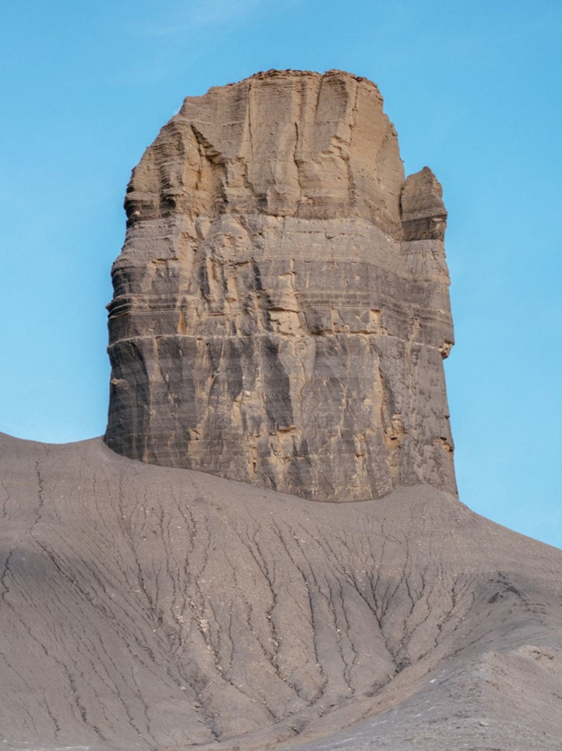 کلوت استوانه‌ای در قلب کویر