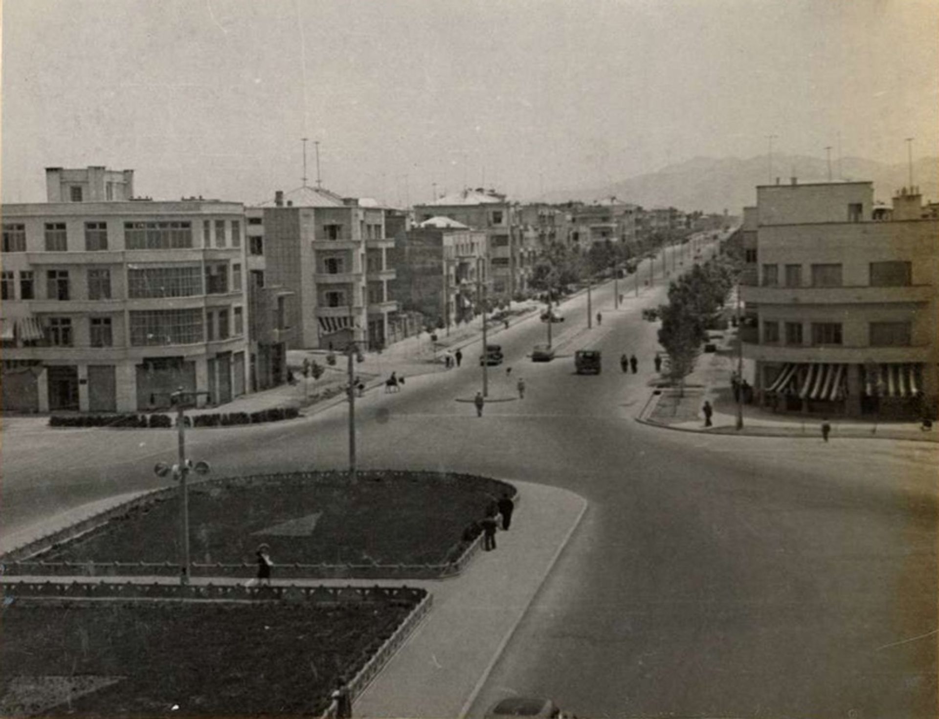 عکس تاریخی میدان فردوسی در دهه ۲۰