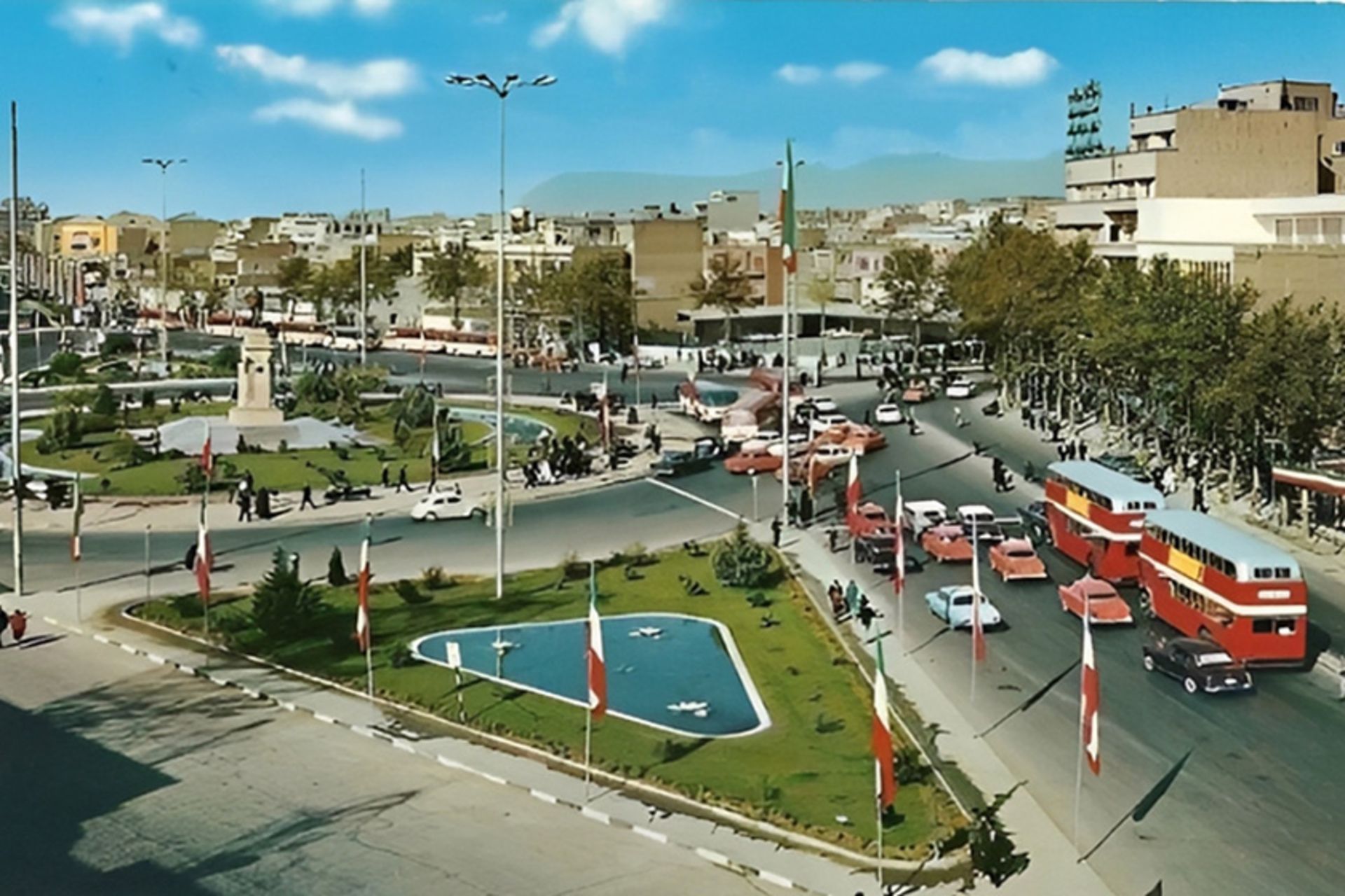 عکس تاریخی میدان انقلاب