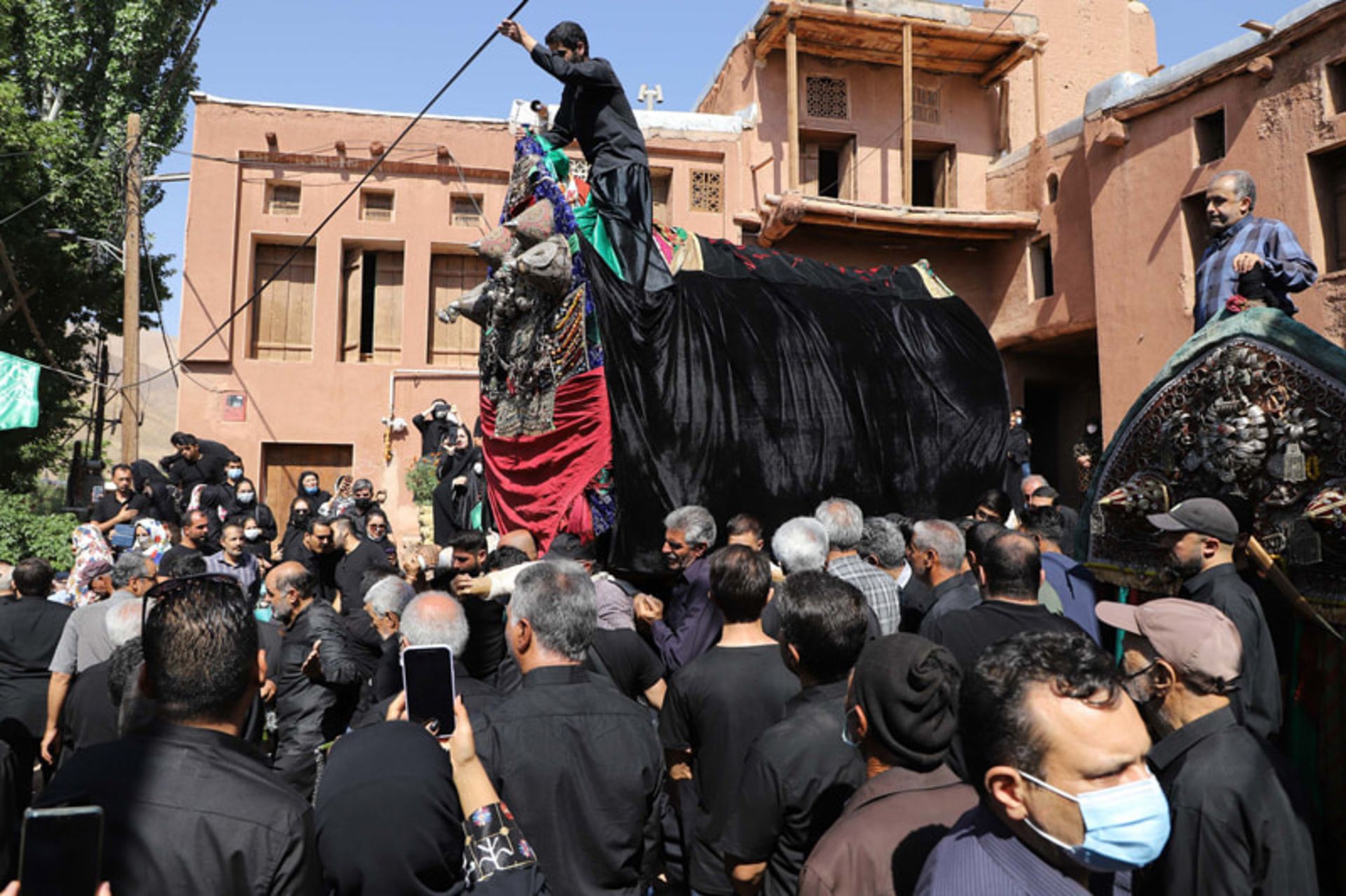 نخل ابیانه در میان عزاداران حسینی
