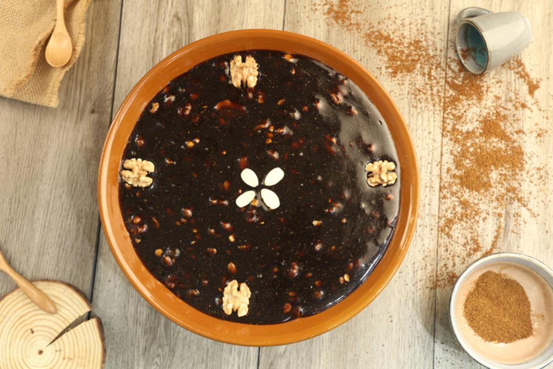 حلوای عمانی با تزیین گردو