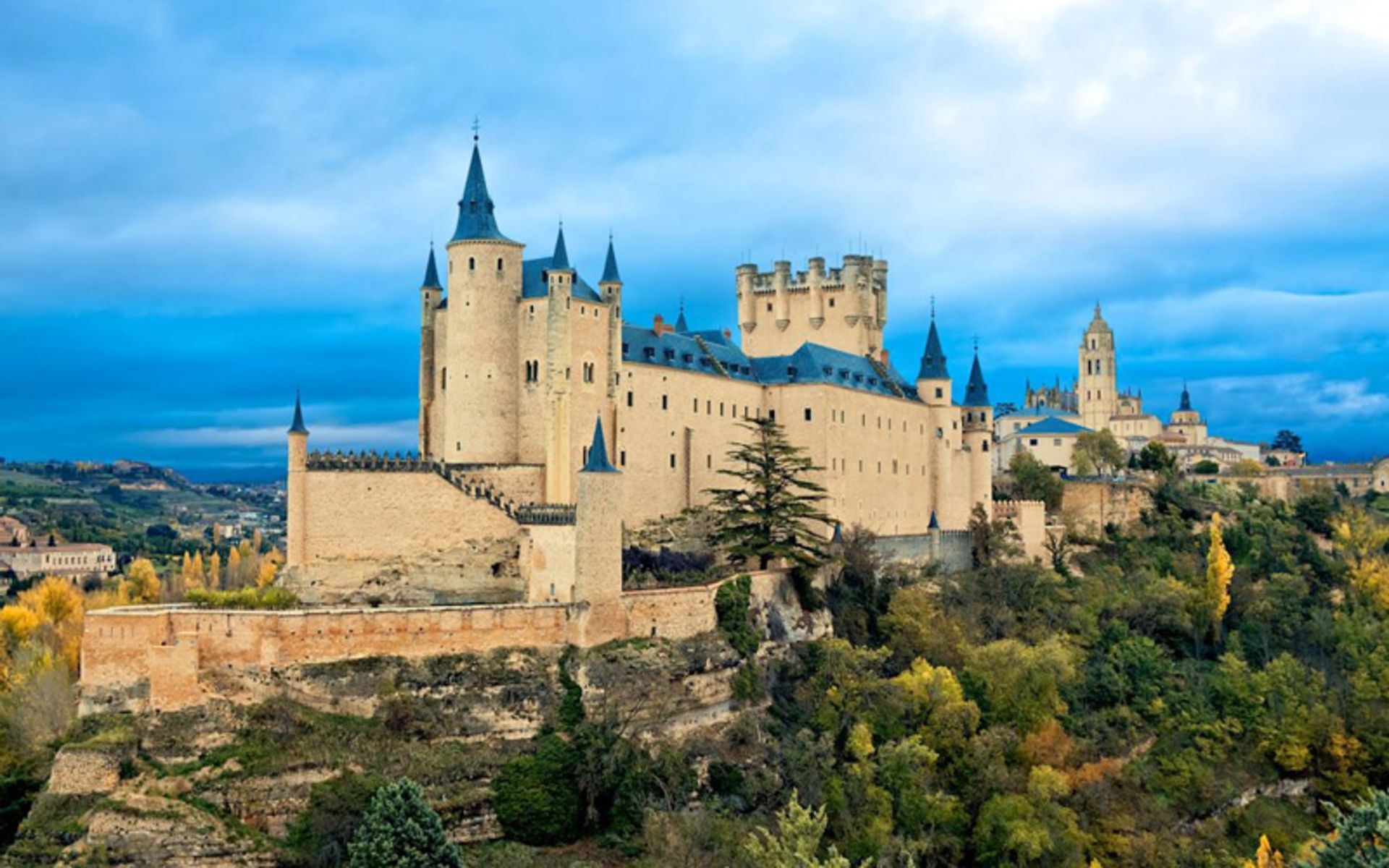 دورنمای آلکازار سگویا در اسپانیا