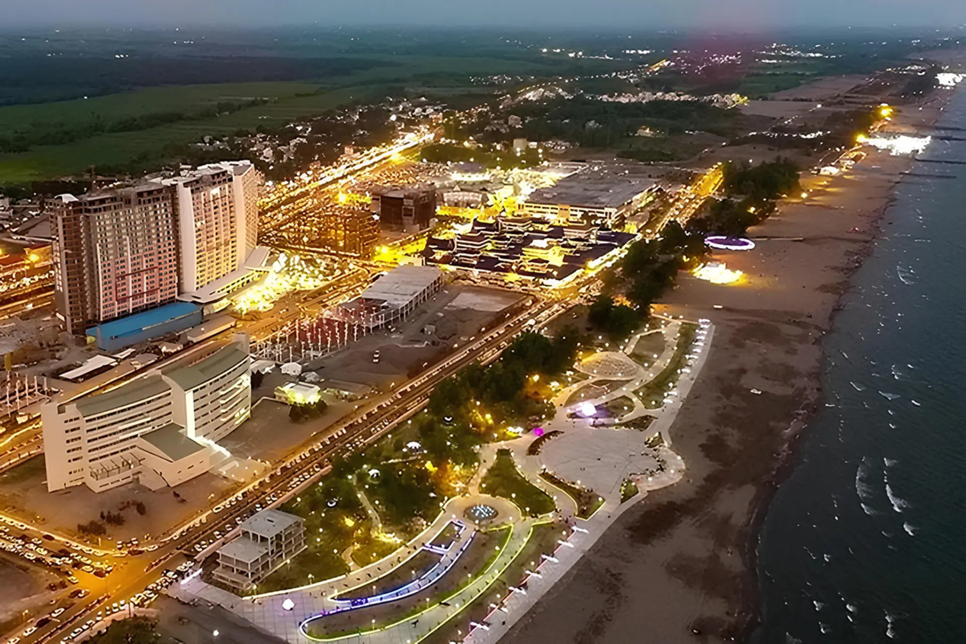 تصویر هوایی از ساحل بندر انزلی در شب