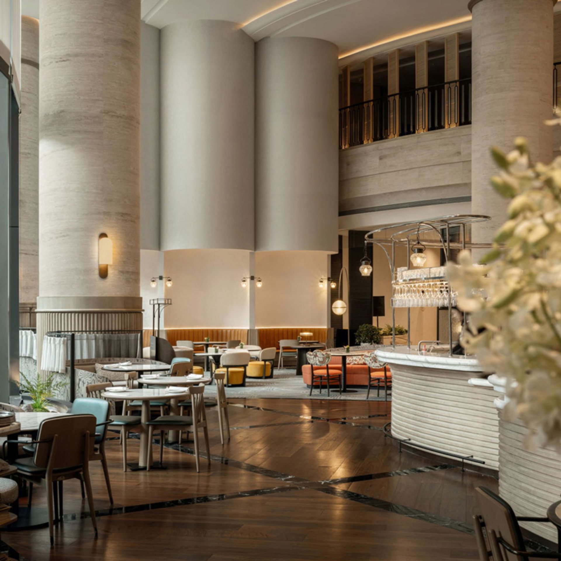 تزیینات لابی هتل هیلتون شانگهای