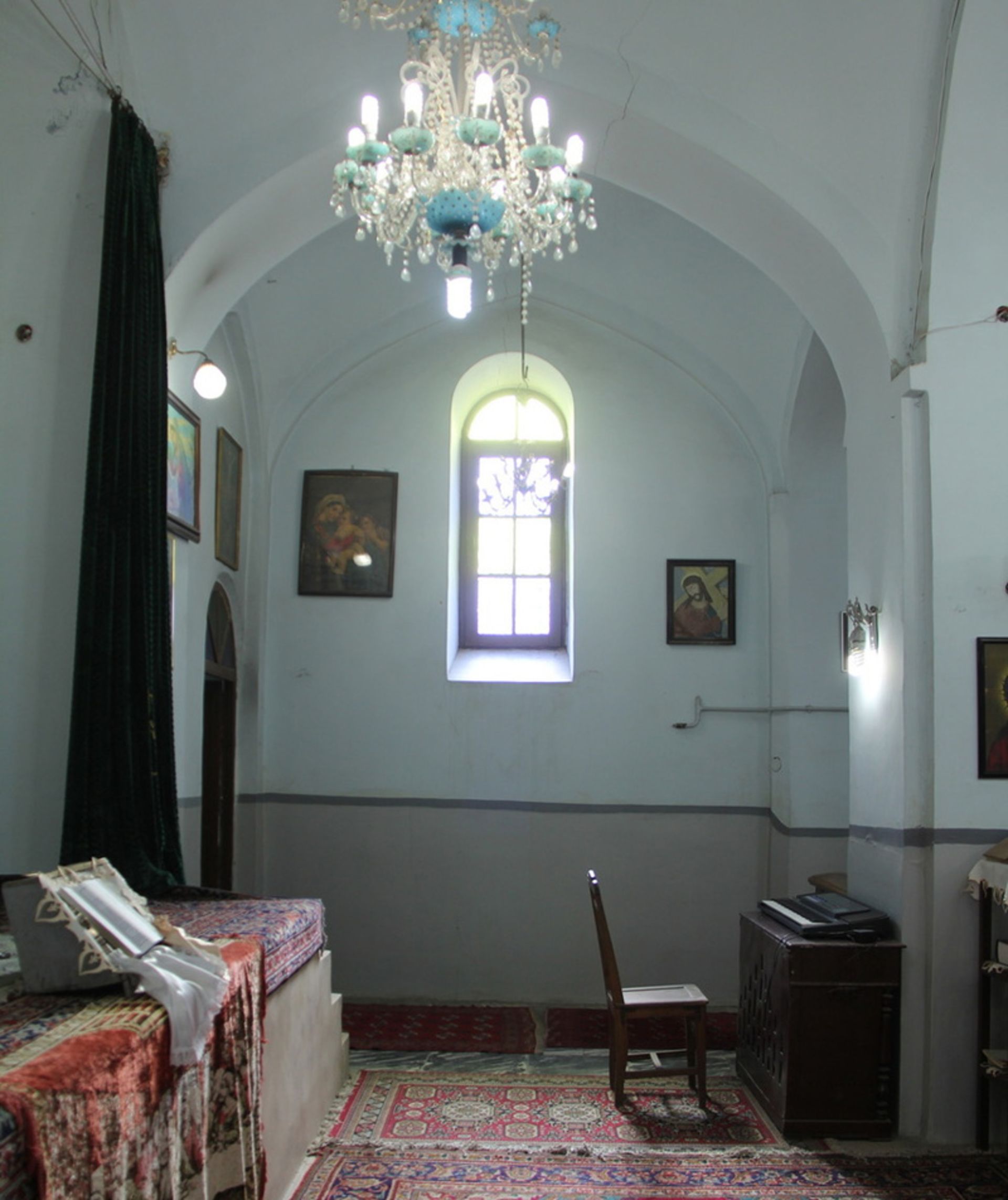 فضای اندرونی کلیسای رفیعی قزوین