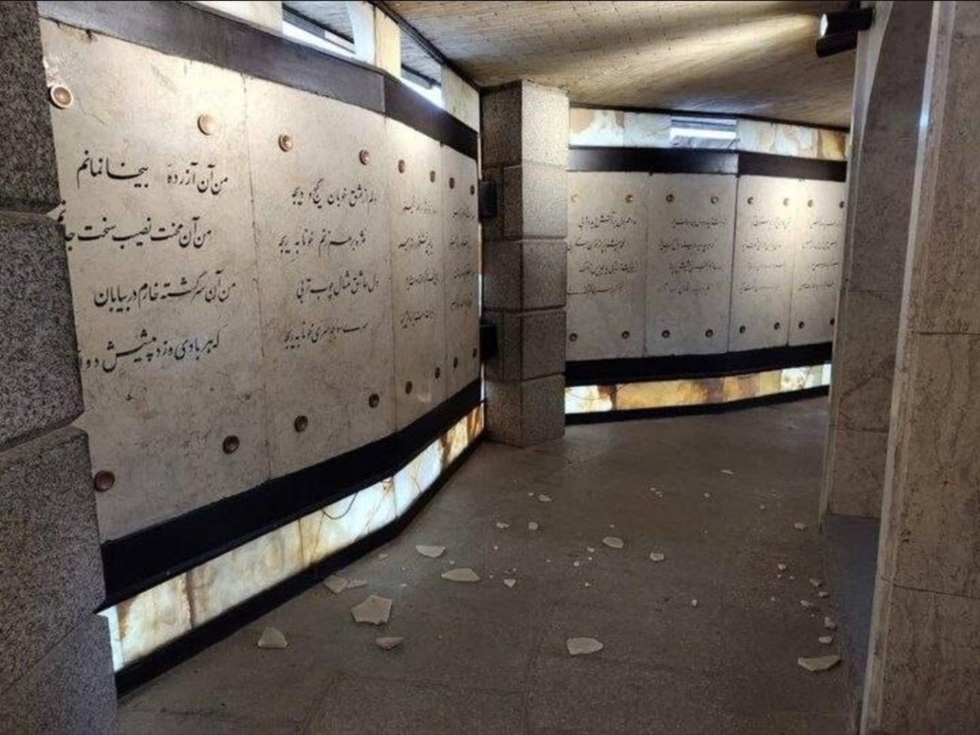 آرامگاه بابا طاهر 