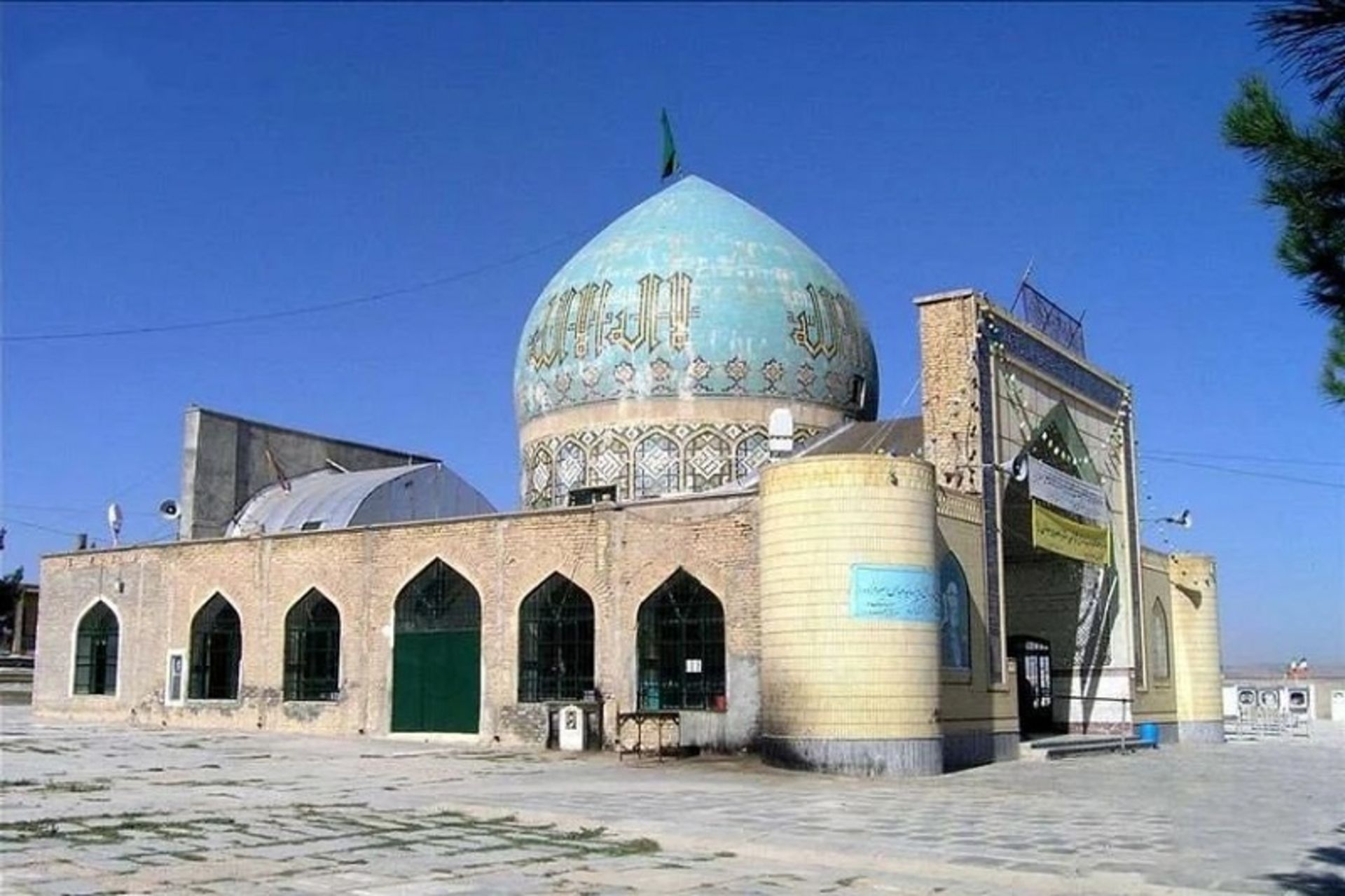 ساختمان گنبددار امامزاده سلطان سید عباس بجنورد