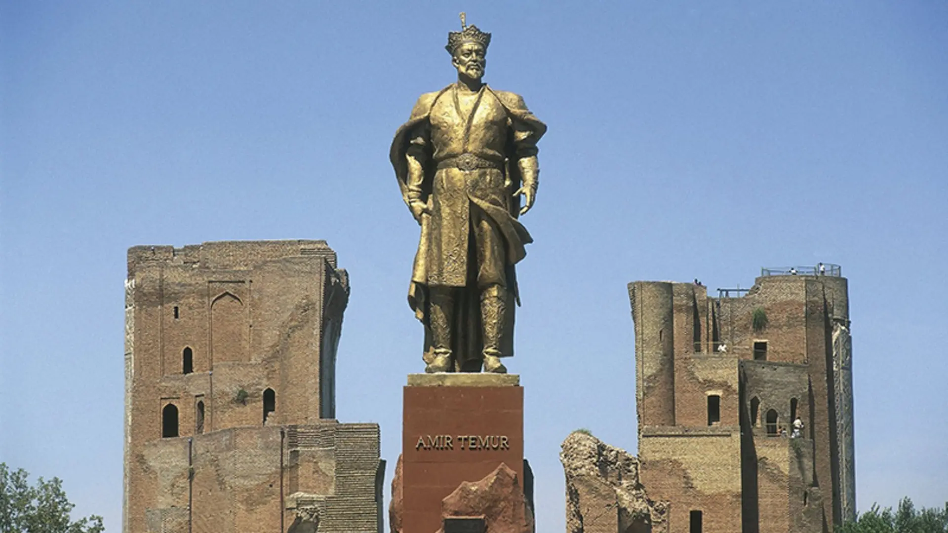 مجسمه تیمور لنگ در شهر سبز ازبکستان