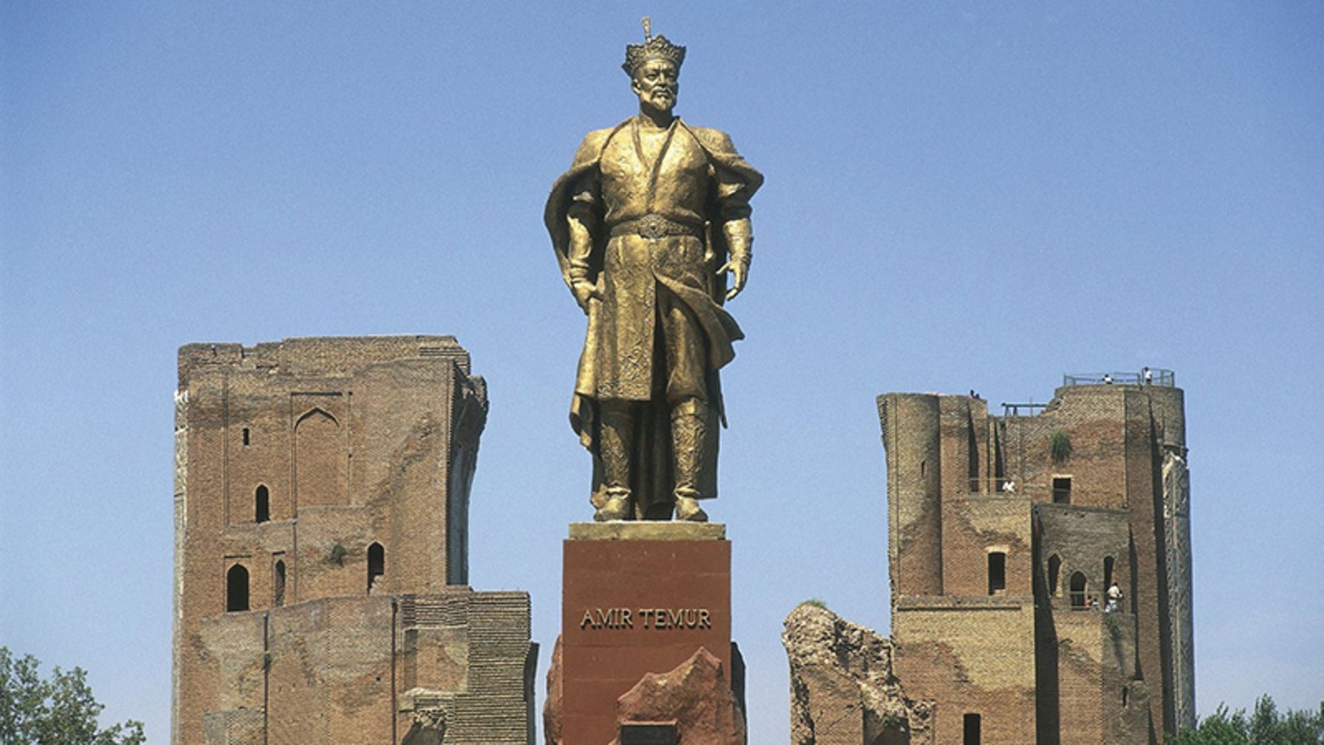 مجسمه تیمور لنگ در شهر سبز ازبکستان