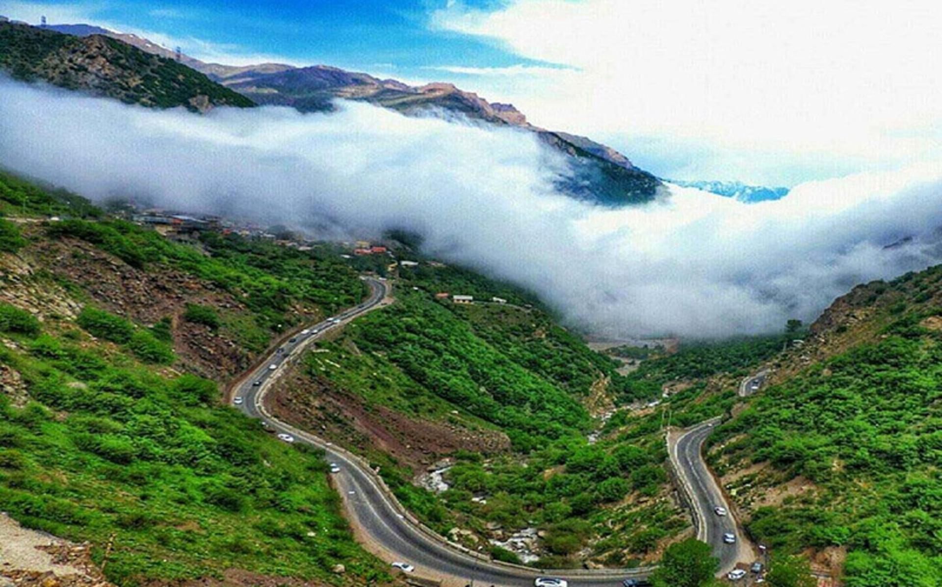 چشم انداز دره جاده چالوس