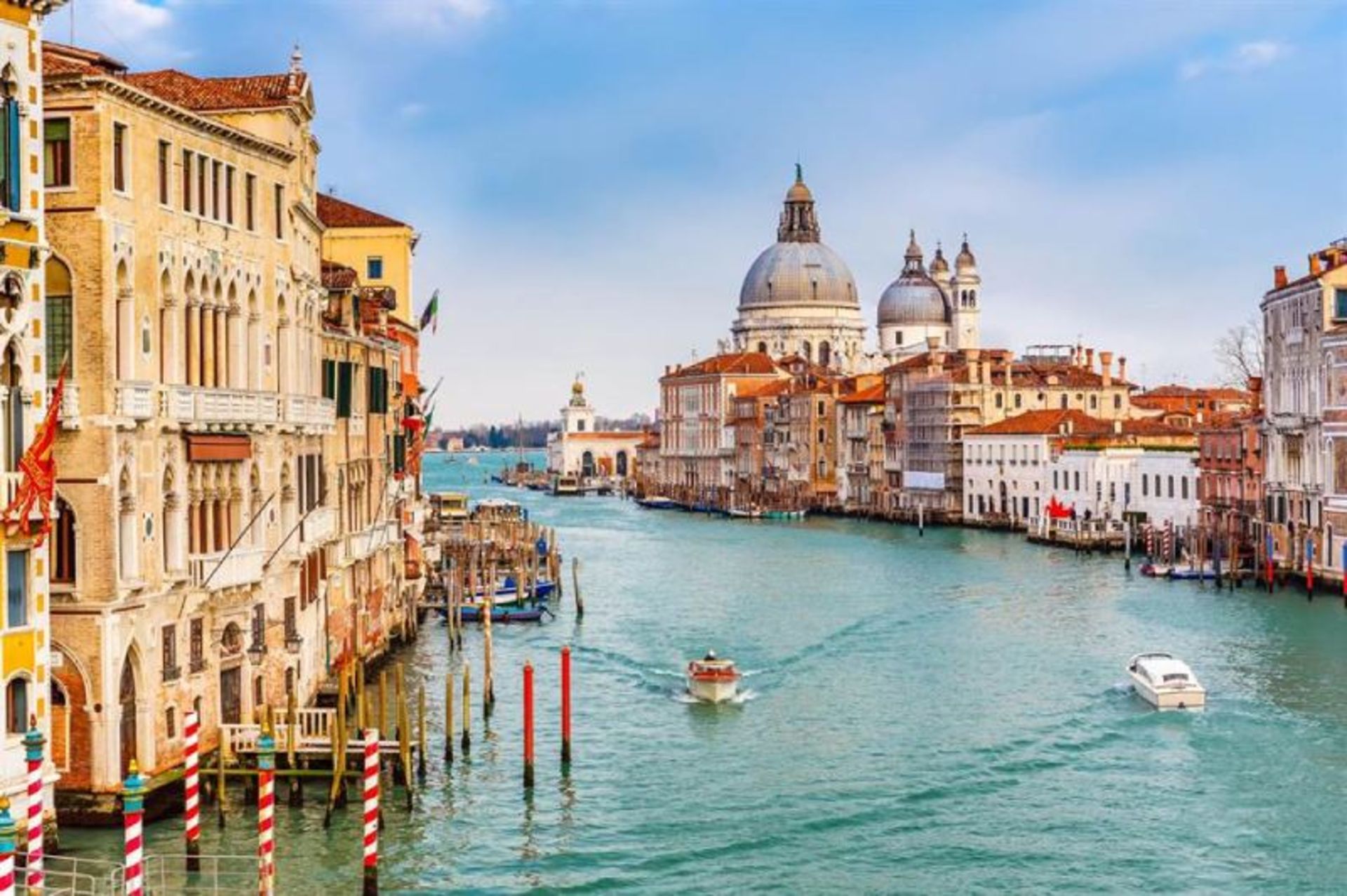 کانال آب بزرگ ونیز و ساختمان های اطراف