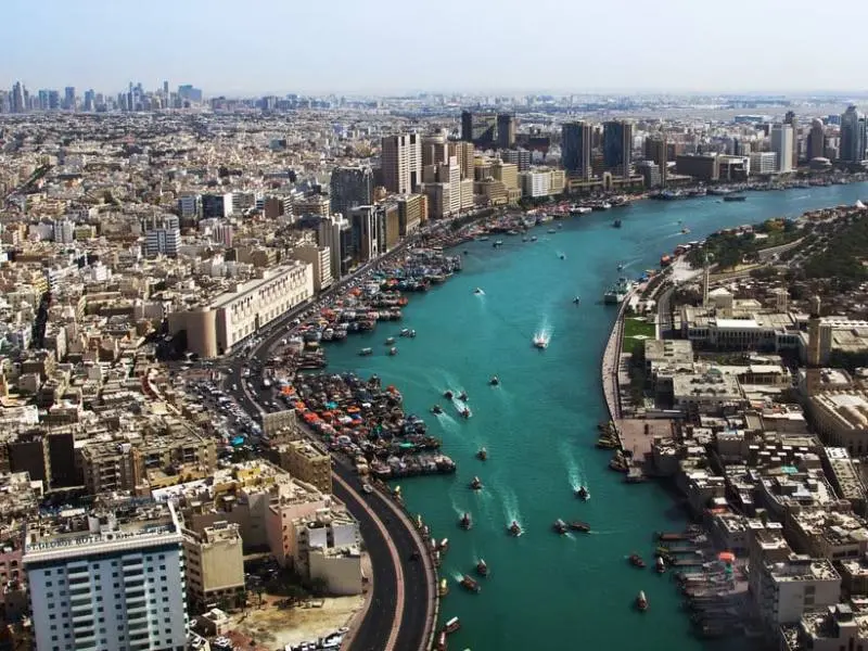 ساختمان ها و رودخانه دبی در دیره