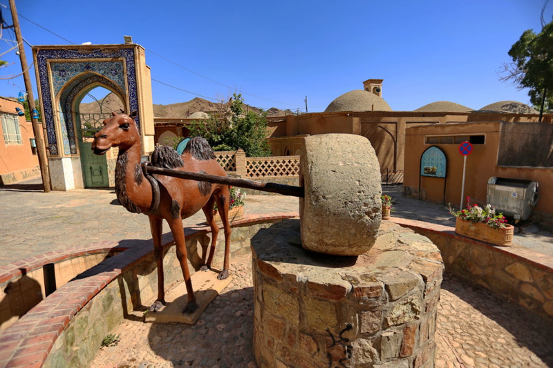 مجسمه آسیاب سنتی در دلیجان