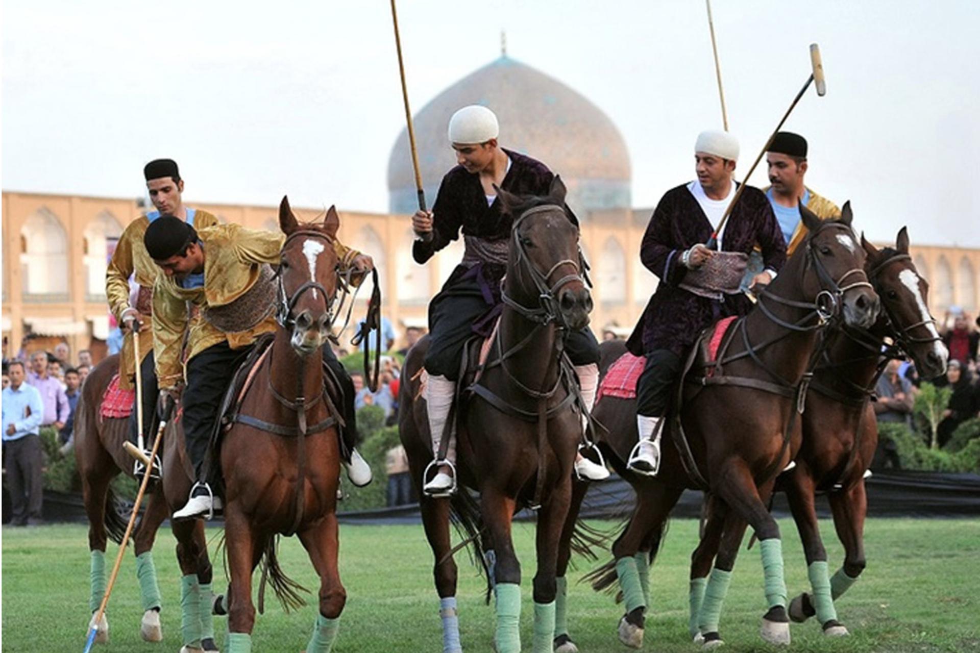 بازی چوگان در میدان نقش جهان