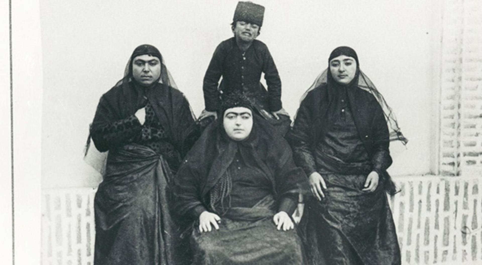 تعدادی از زنان حرم سرای ناصرالدین شاه