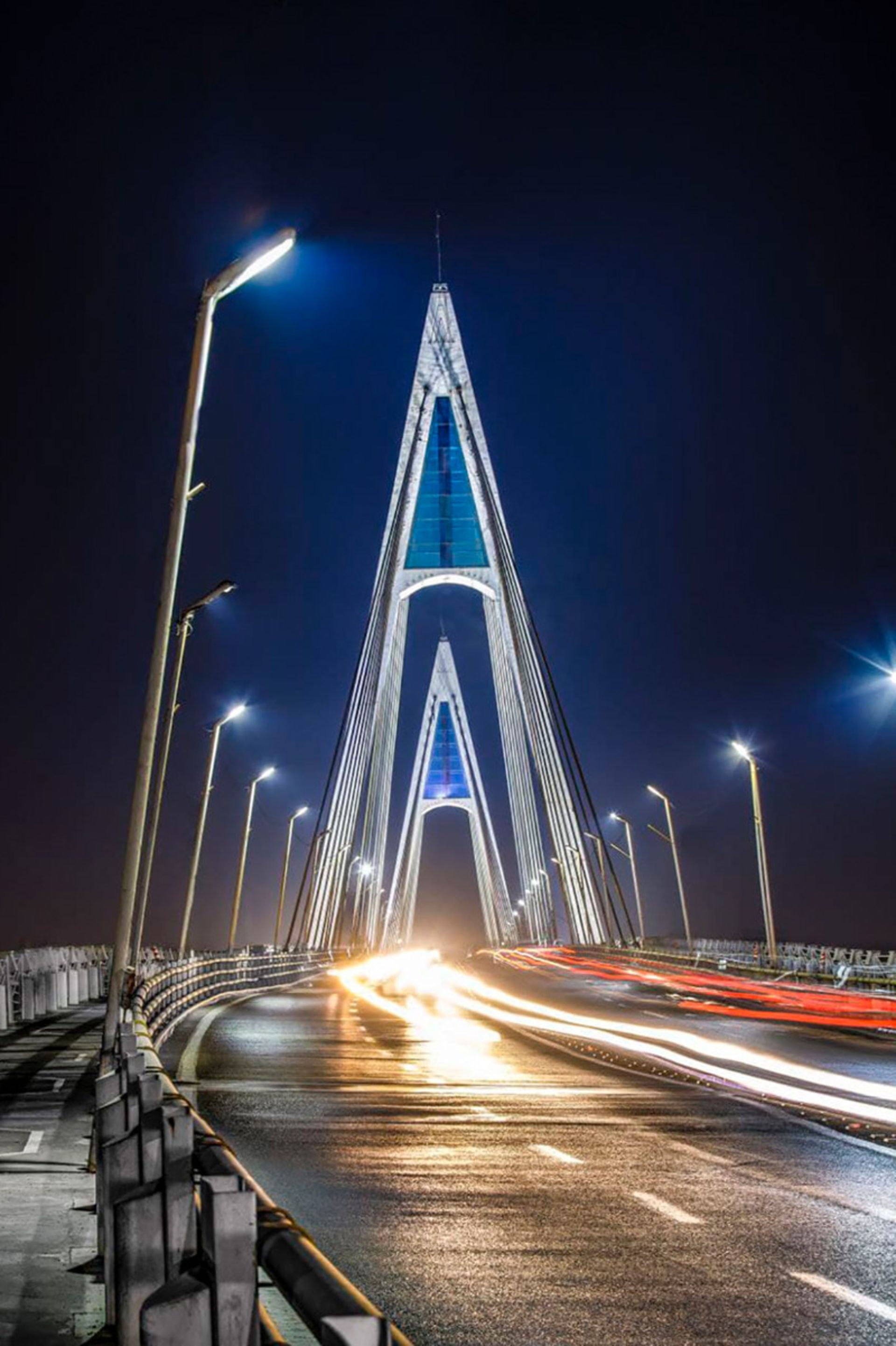 سازه هرمی پل غدیر اهواز