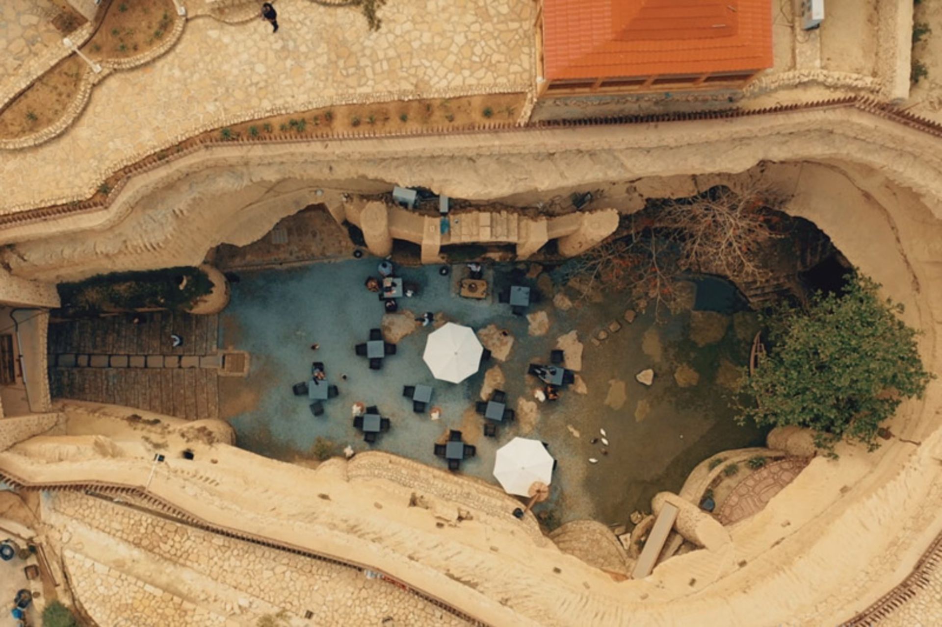 نمای هوایی از کاریز زیرزمینی کیش 