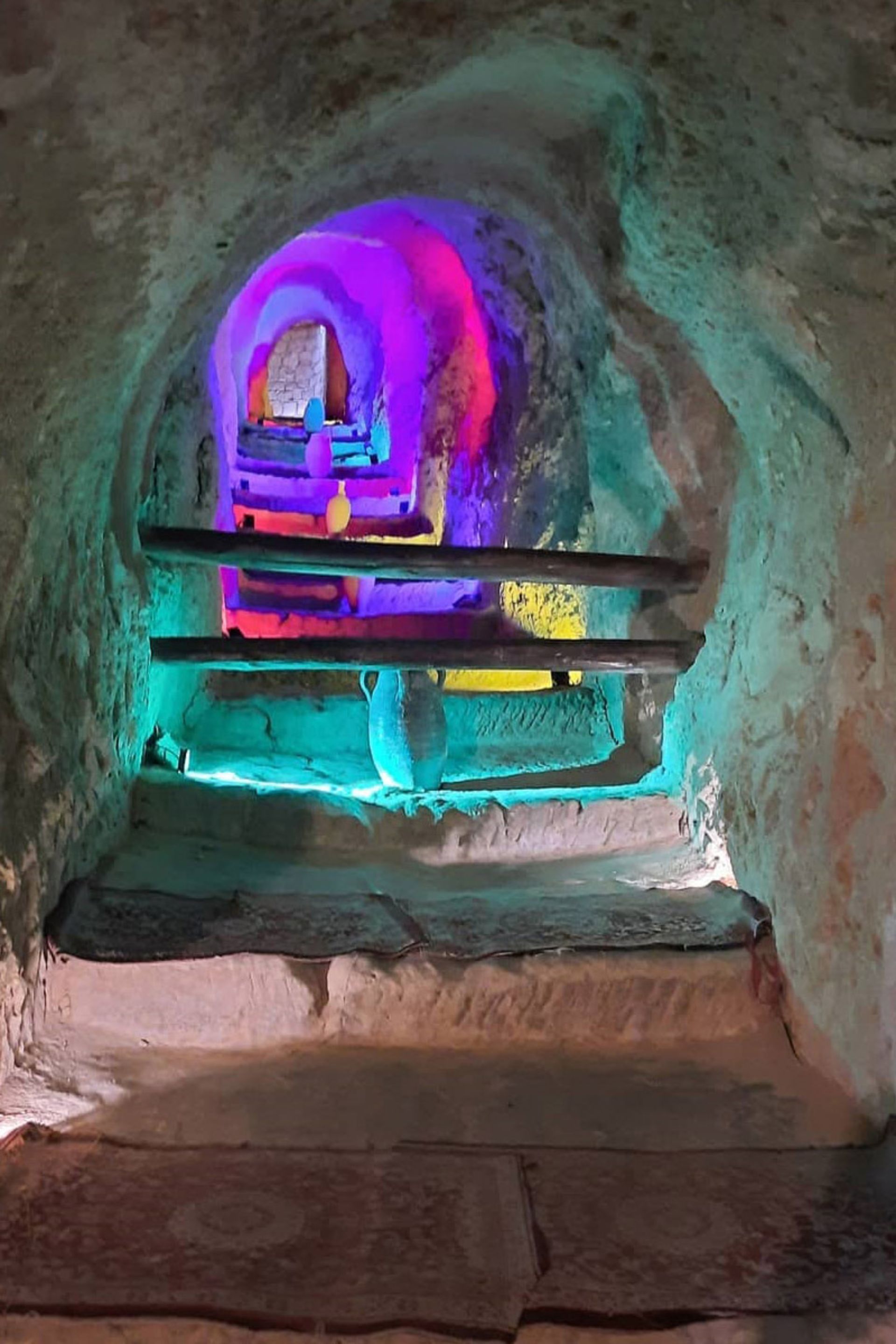 کوزه های آب در کاریز کیش