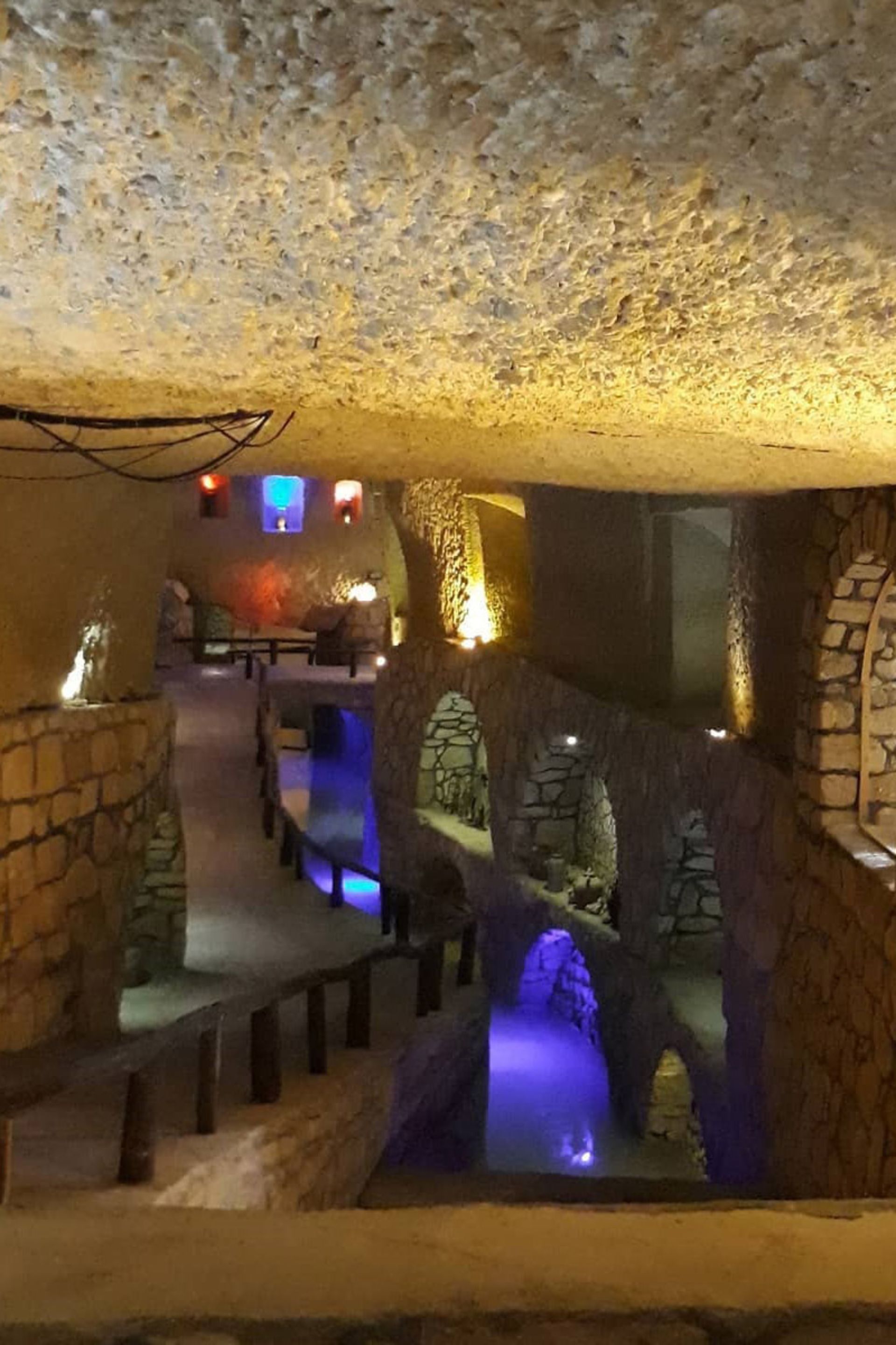 نورپردازی در فضای زیرزمینی کاریز کیش