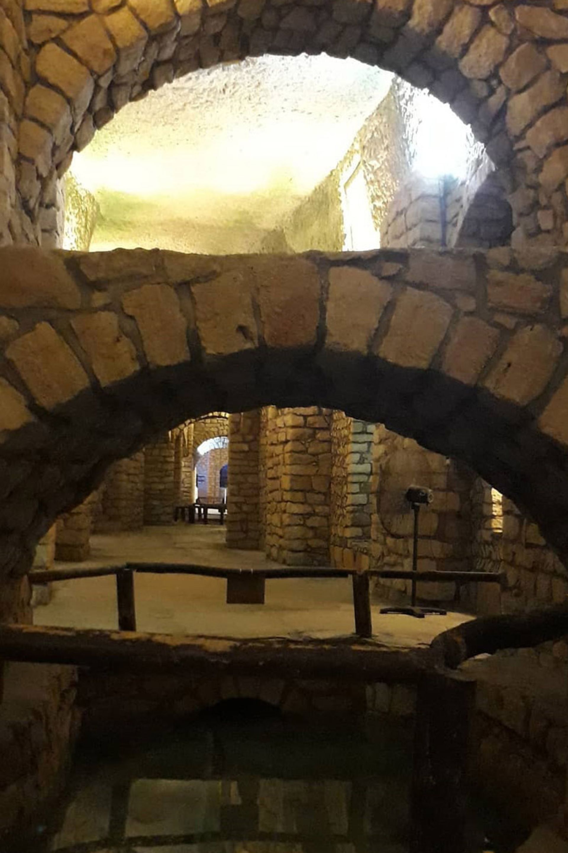 حوض آب داخل کاریز کیش