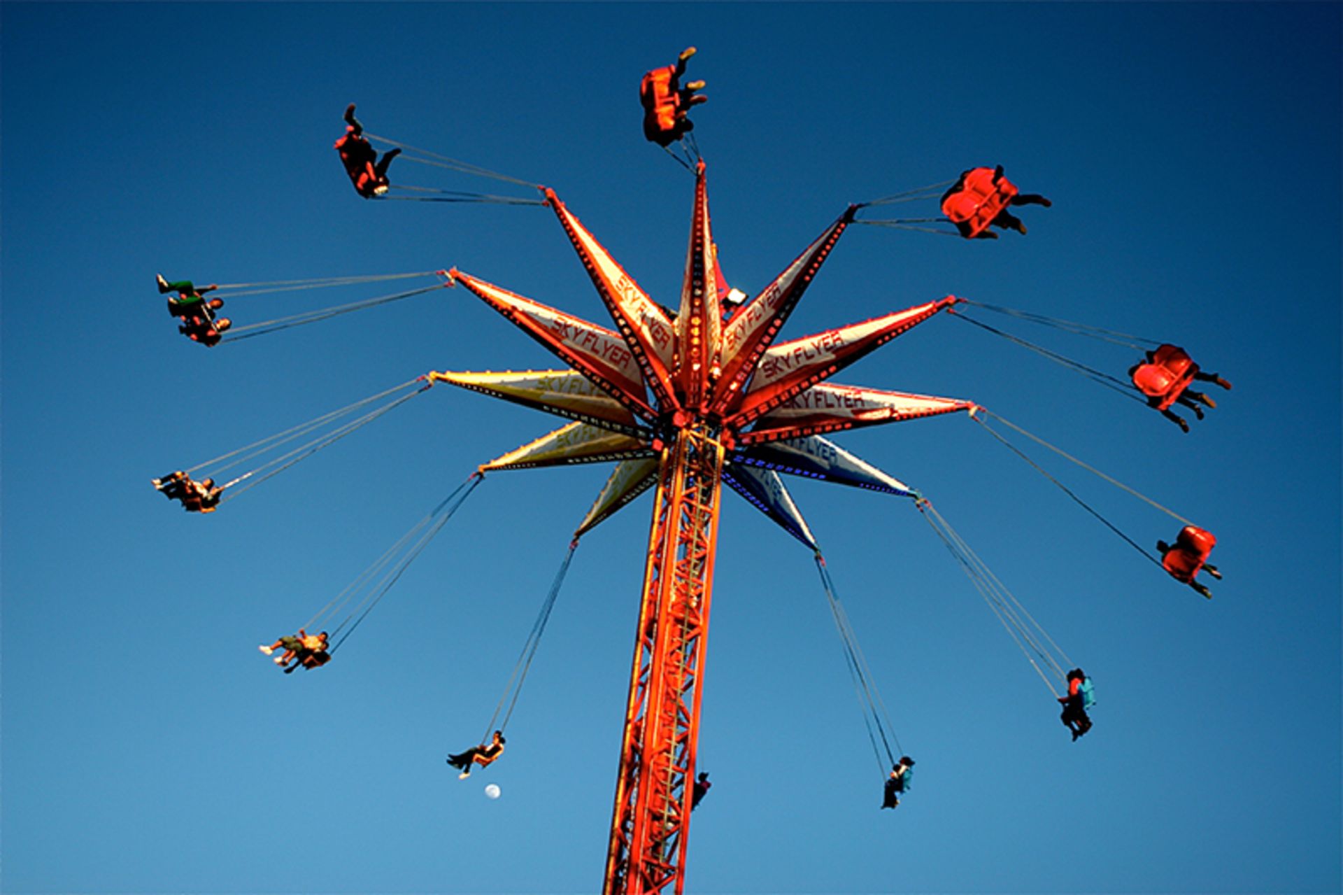 چرخش اسکای فلایر دریاچه چیتگر