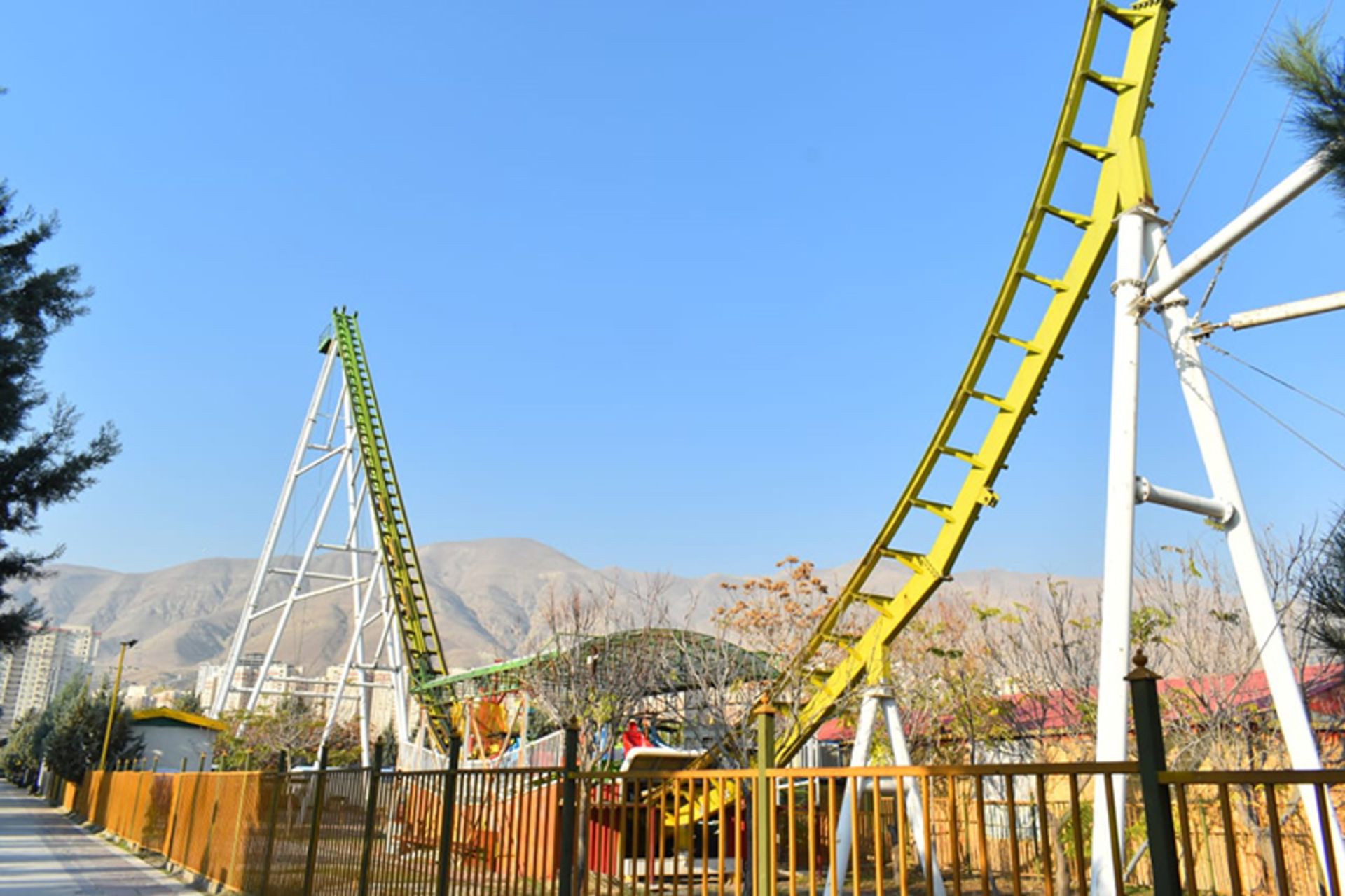 اسکیت یو در شهربازی دریاچه چیتگر