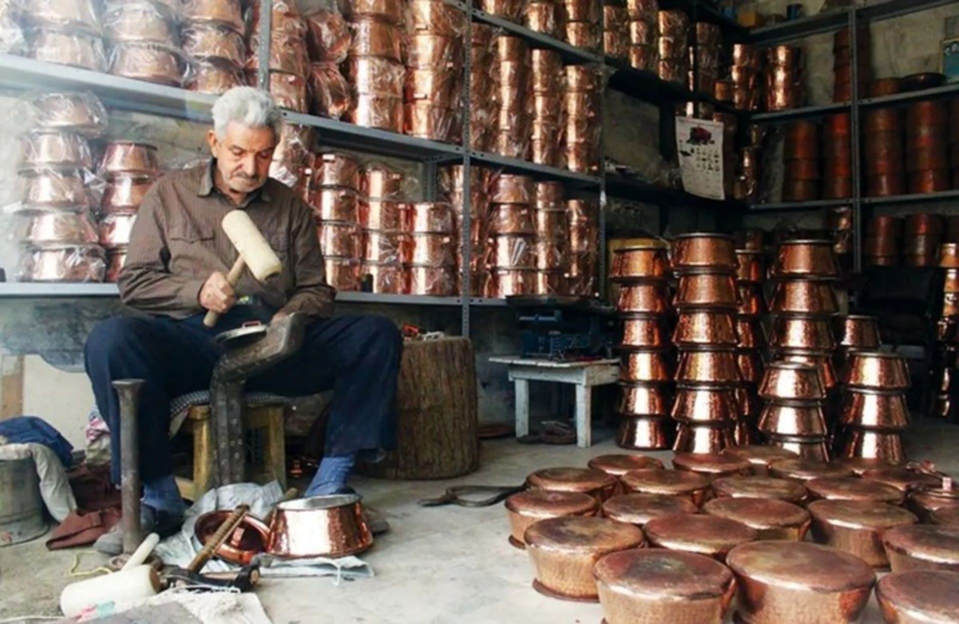 مغازه مسگری در بروجرد