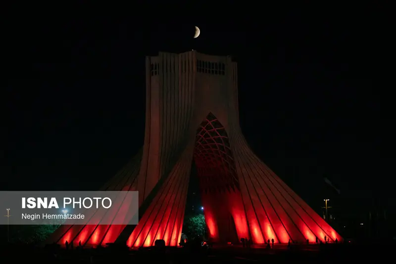 ماه گرفتگی در میدان آزادی