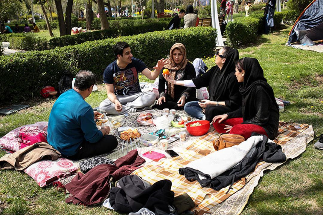 دورهمی خانوادگی در روز سیزده بدر