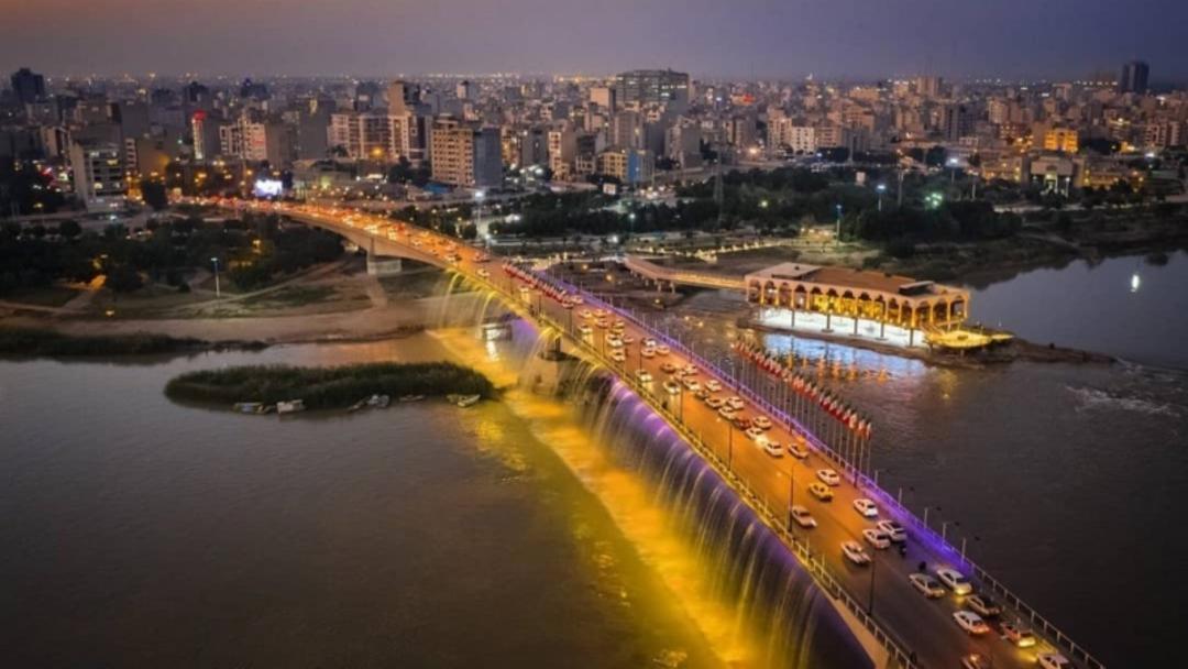 آبشار رنگارنگ پل هفتم اهواز در شب