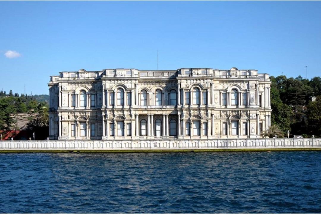 کاخ بیلربی در کنار تنگه بسفر