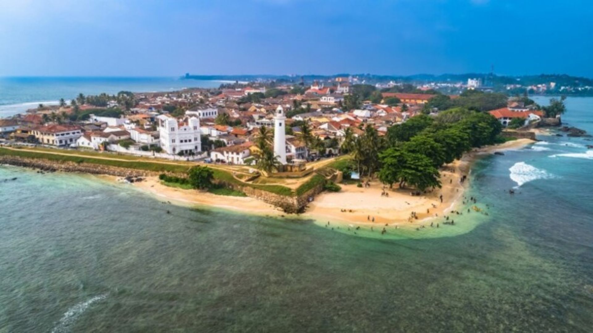 طبیعت زیبای سریلانکا در روز آفتابی