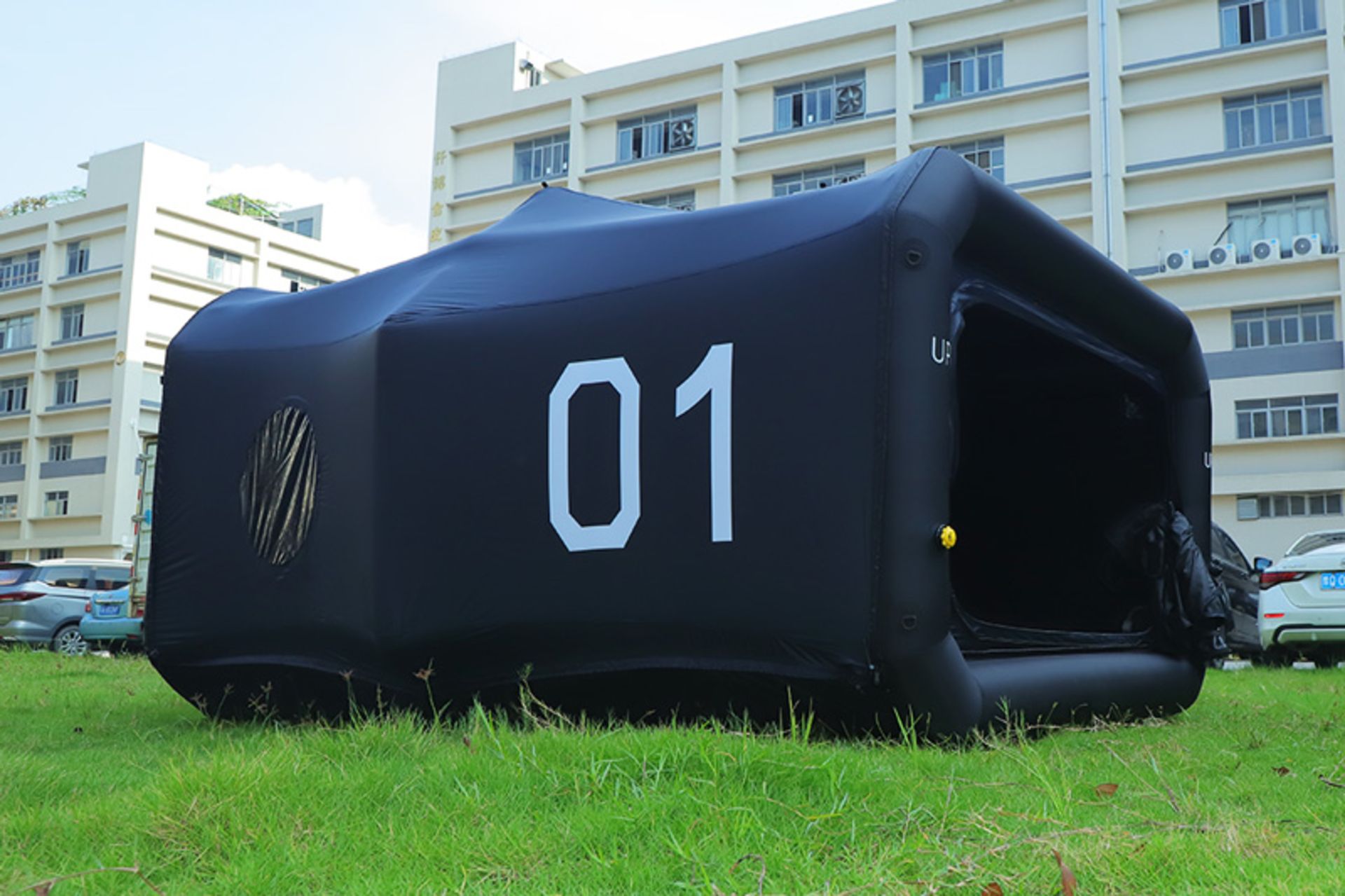 چادر ایر استیشن در فضای سبز