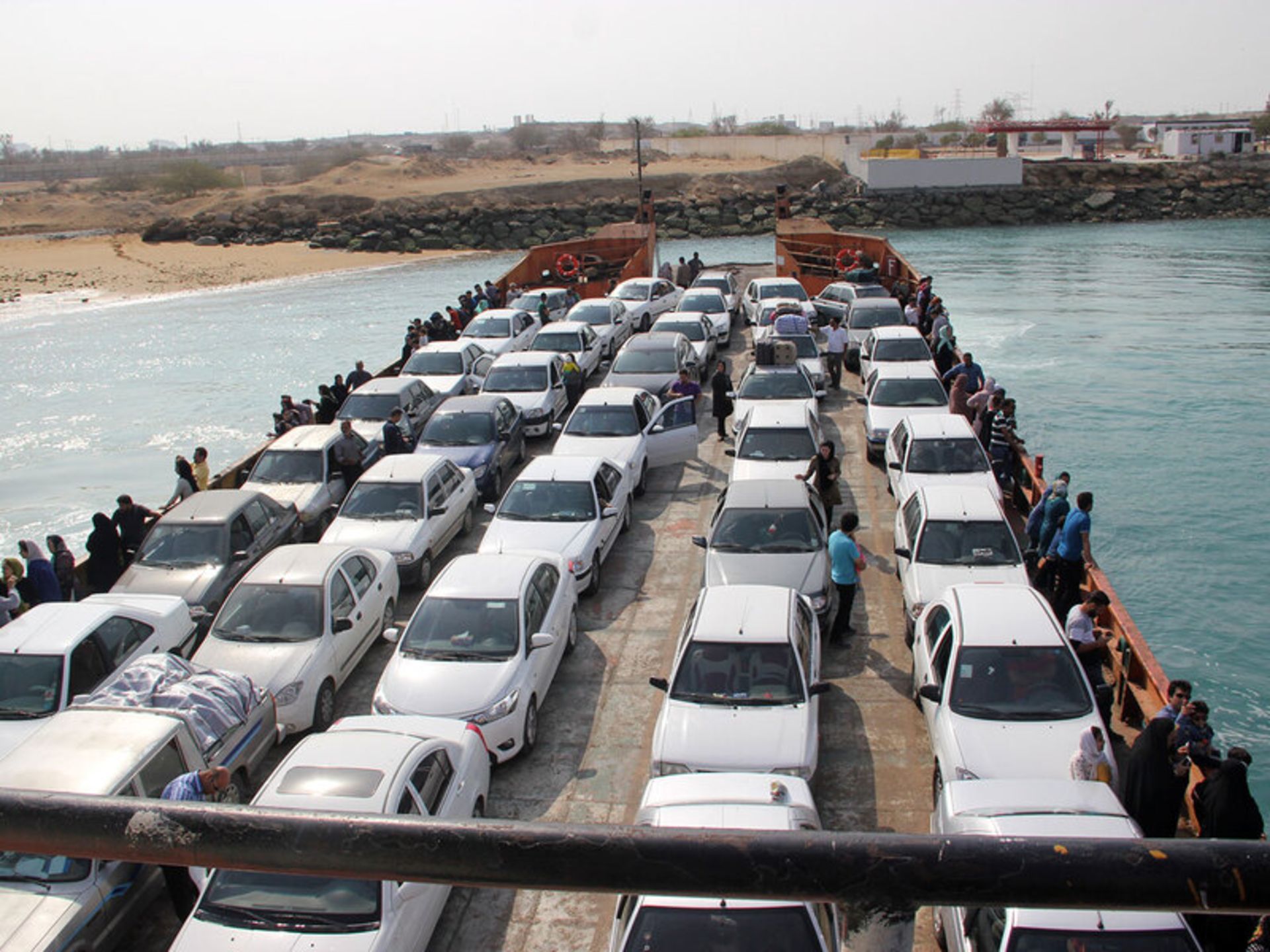 لندینگ کرافت خودرو به قشم