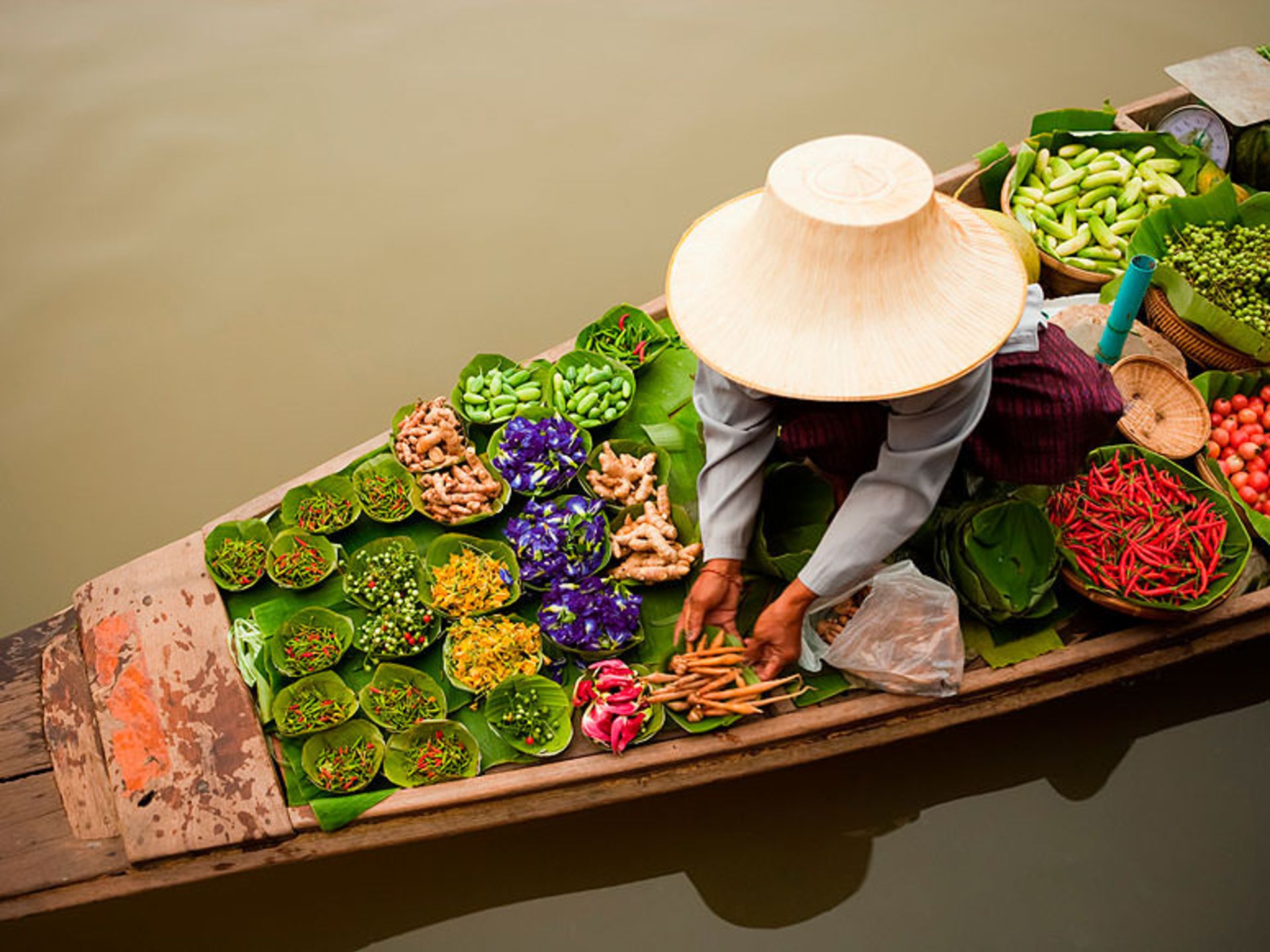 2015-06-53db23786dec627b14a1cdc0_8-bangkok-floating-market