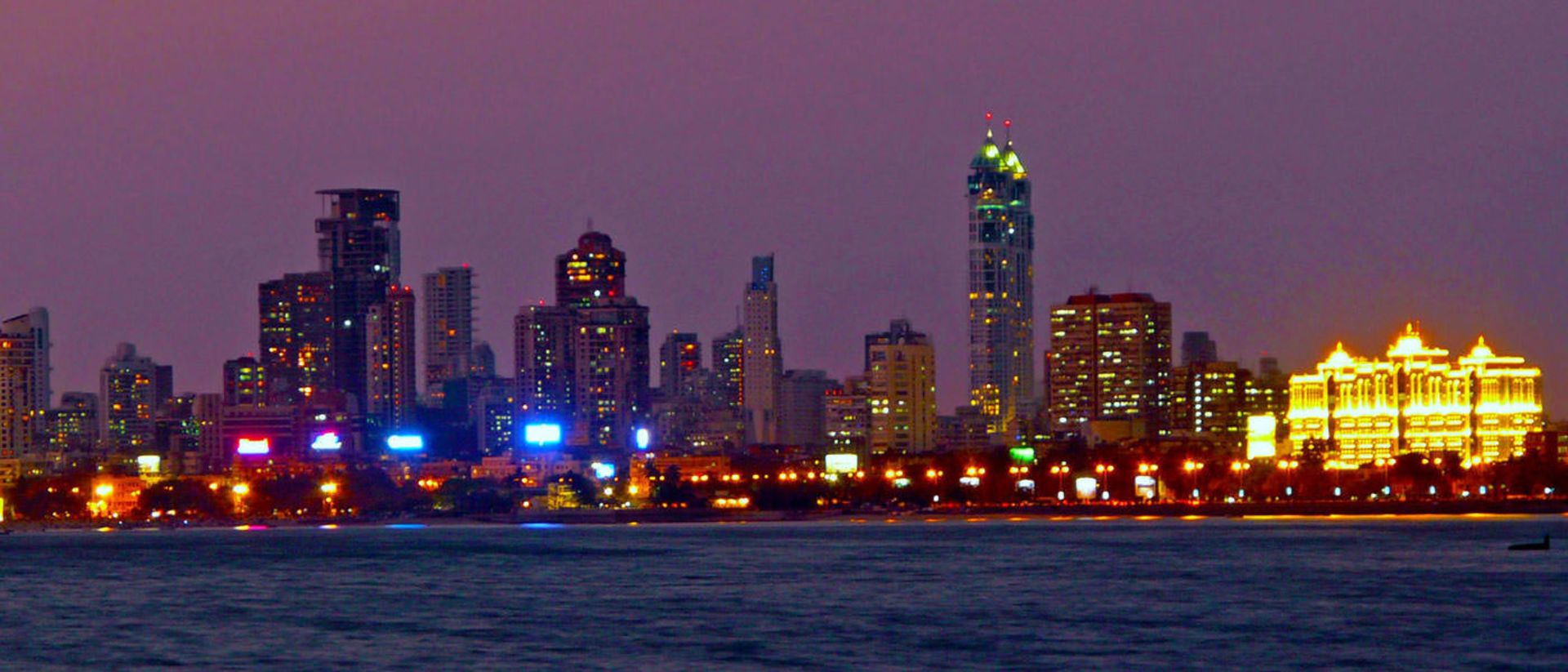 2015-06-mumbai_skyline_at_night