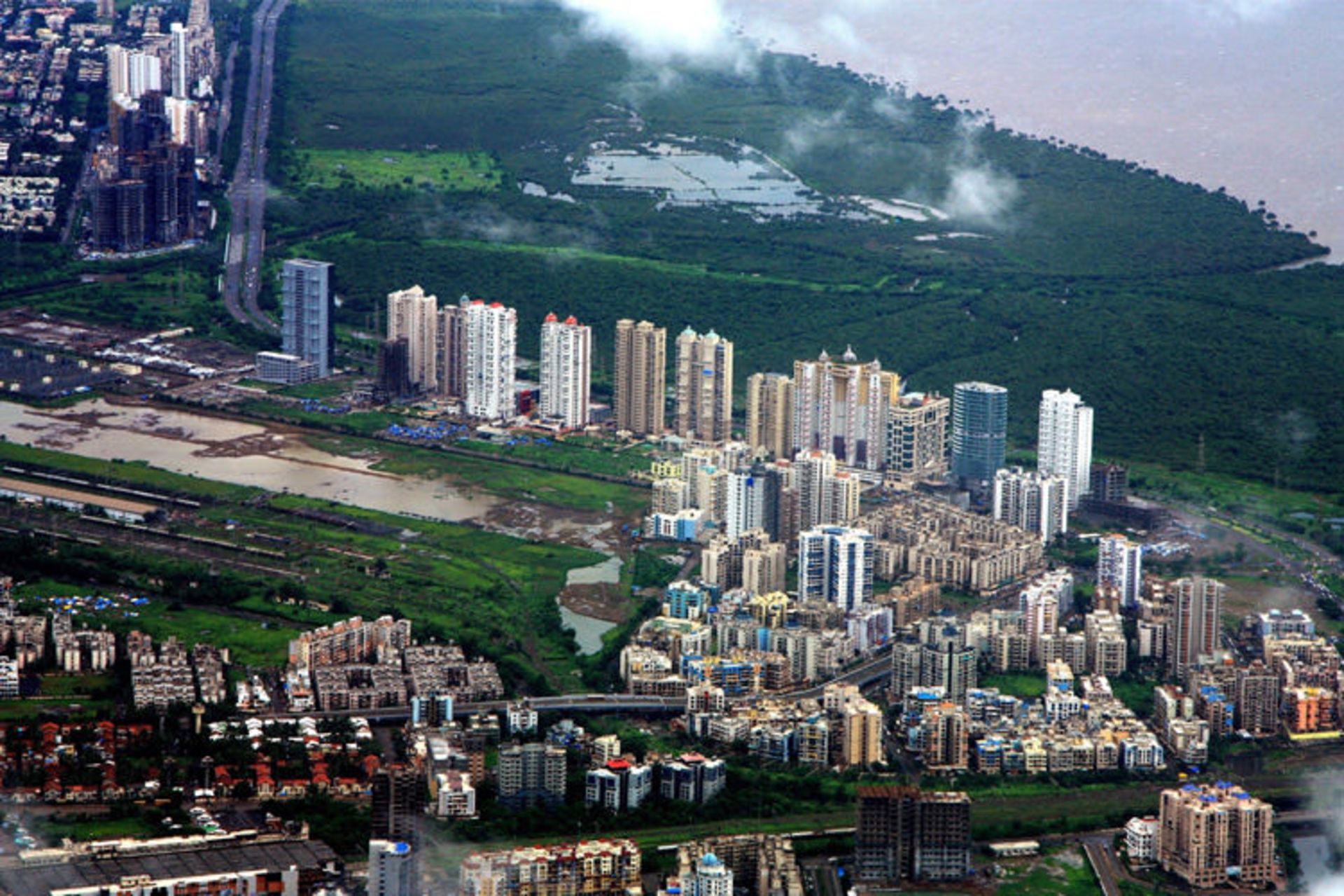 2015-06-navi_mumbai_skyline