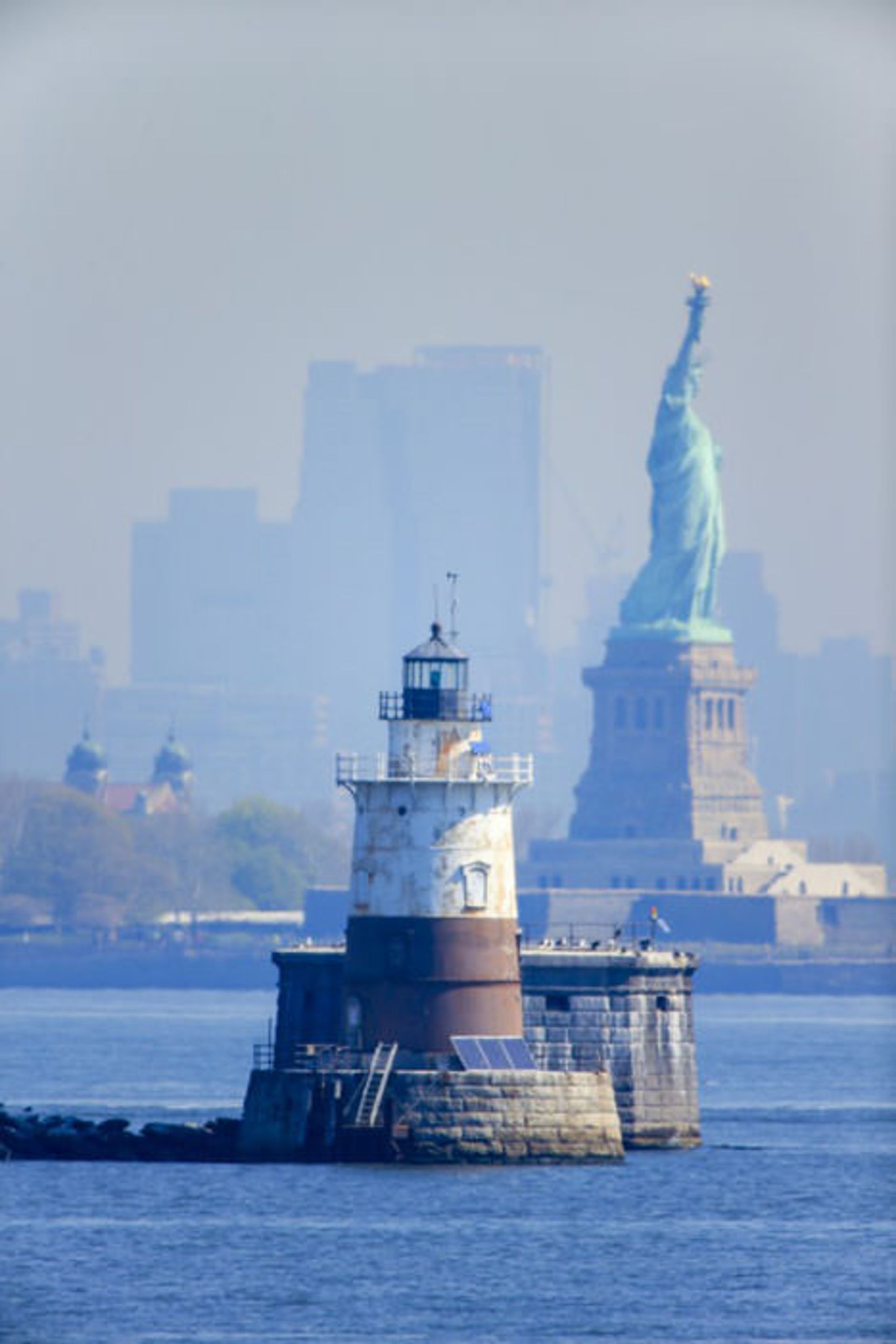 2015-06-statue-of-liberty-and-lighthouse