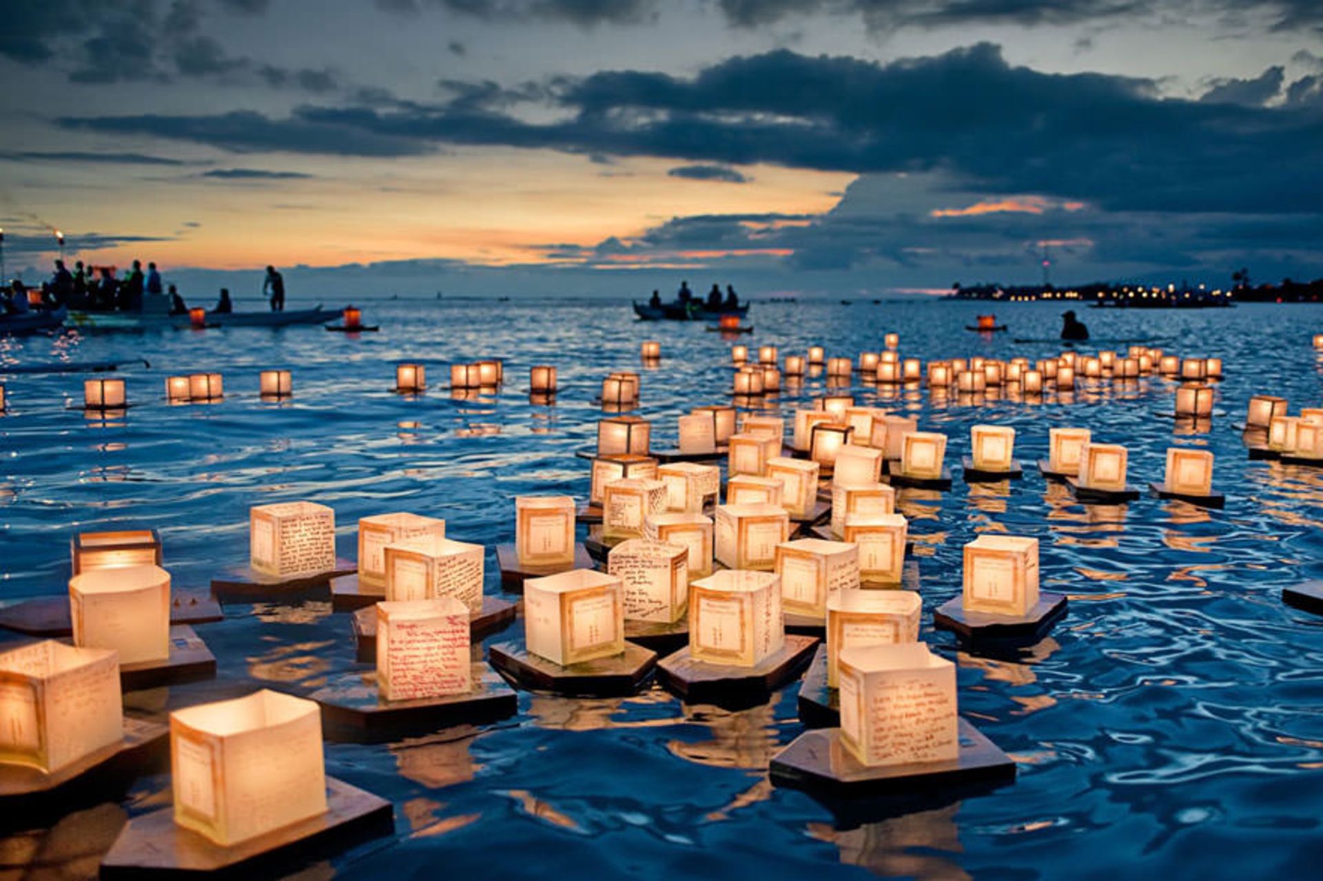 2015-06-unique-festivals-around-the-world-floating-lanterns-festival-2