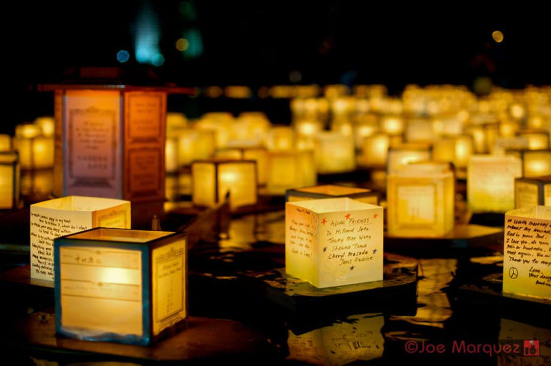 2015-06-unique-festivals-around-the-world-floating-lanterns-festival__880