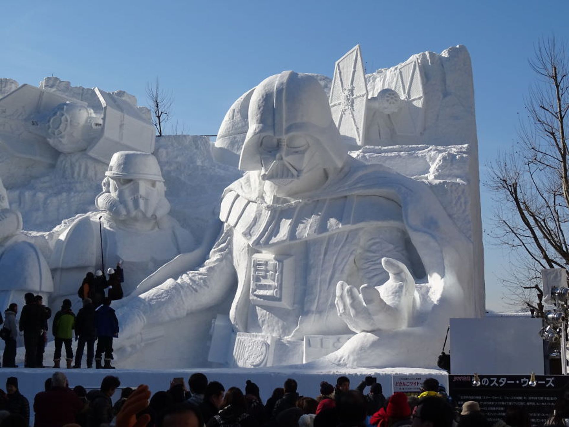 2015-06-unique-festivals-around-the-world-sopporo-snow-festival-star-wars-snehove-sochy__880