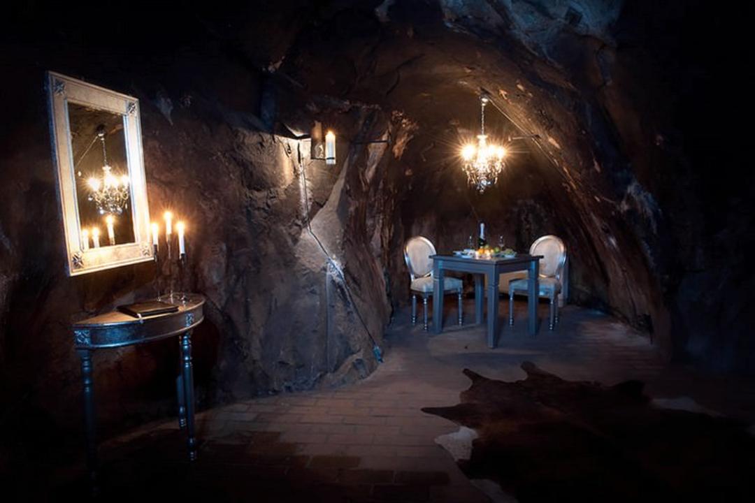 2015-06-unusual-themed-hotels-20-21